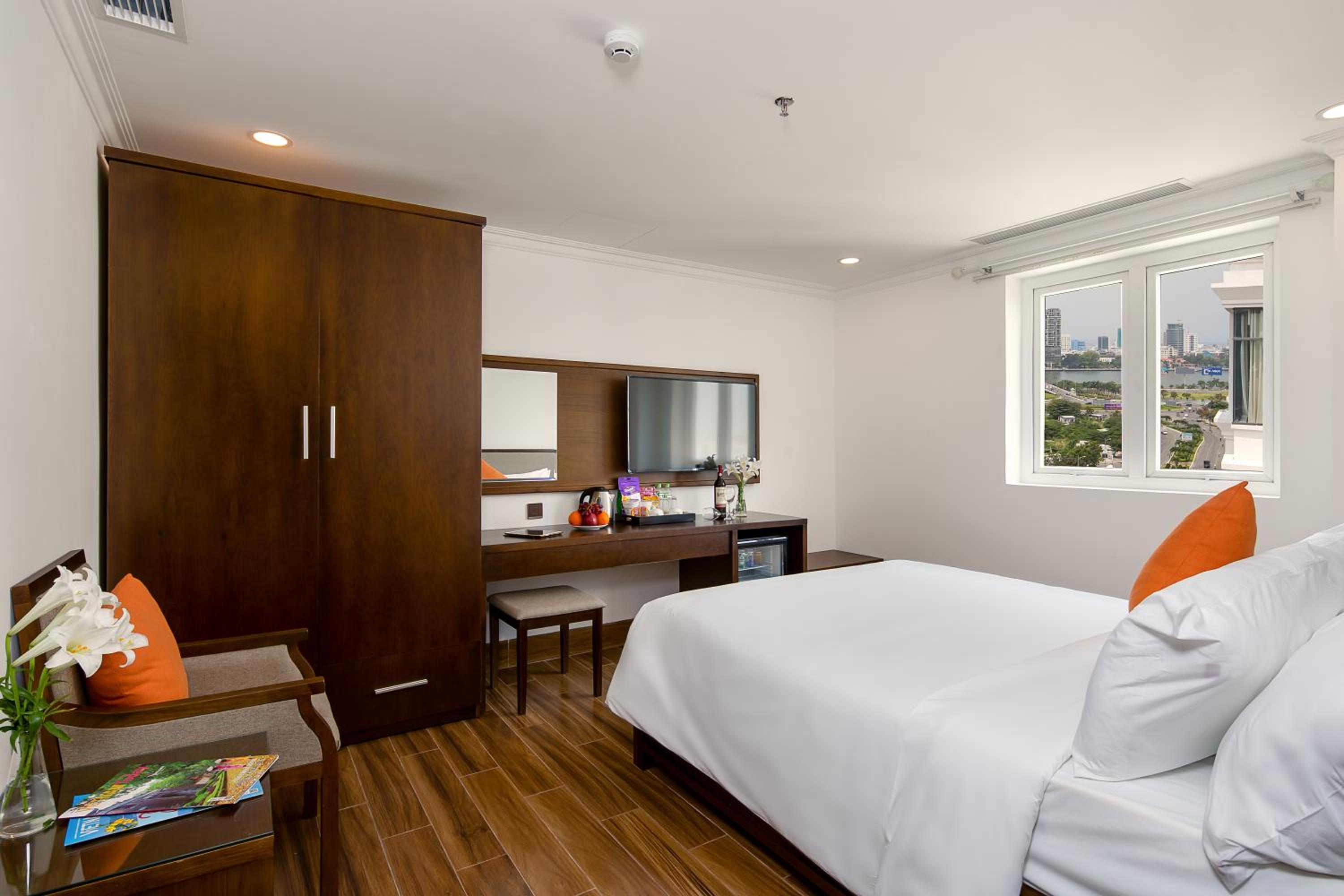 One-Bedroom Apartment - Photo 1