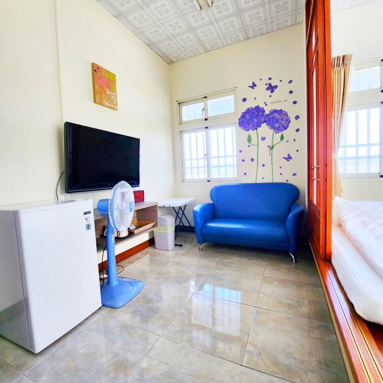Five-Bedroom House photo 2