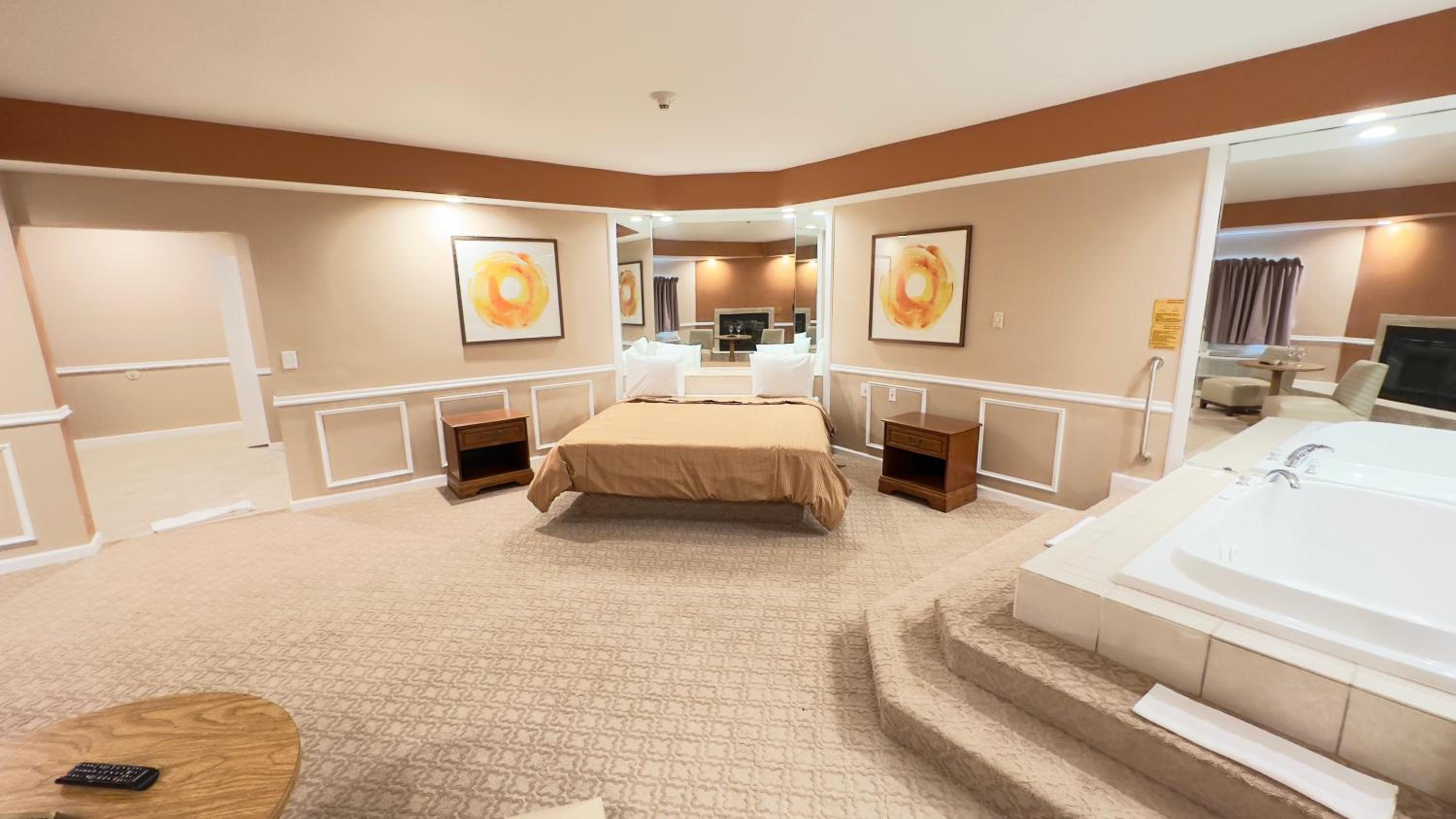Suite - Photo 1