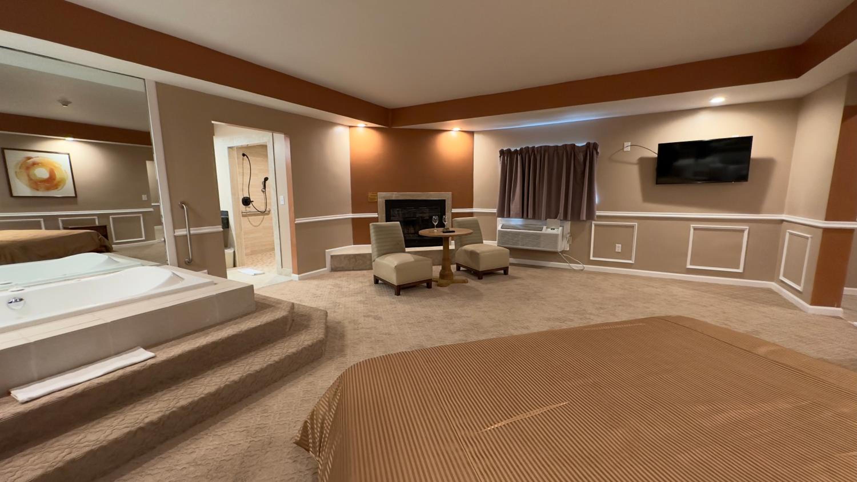 Suite - Photo 3