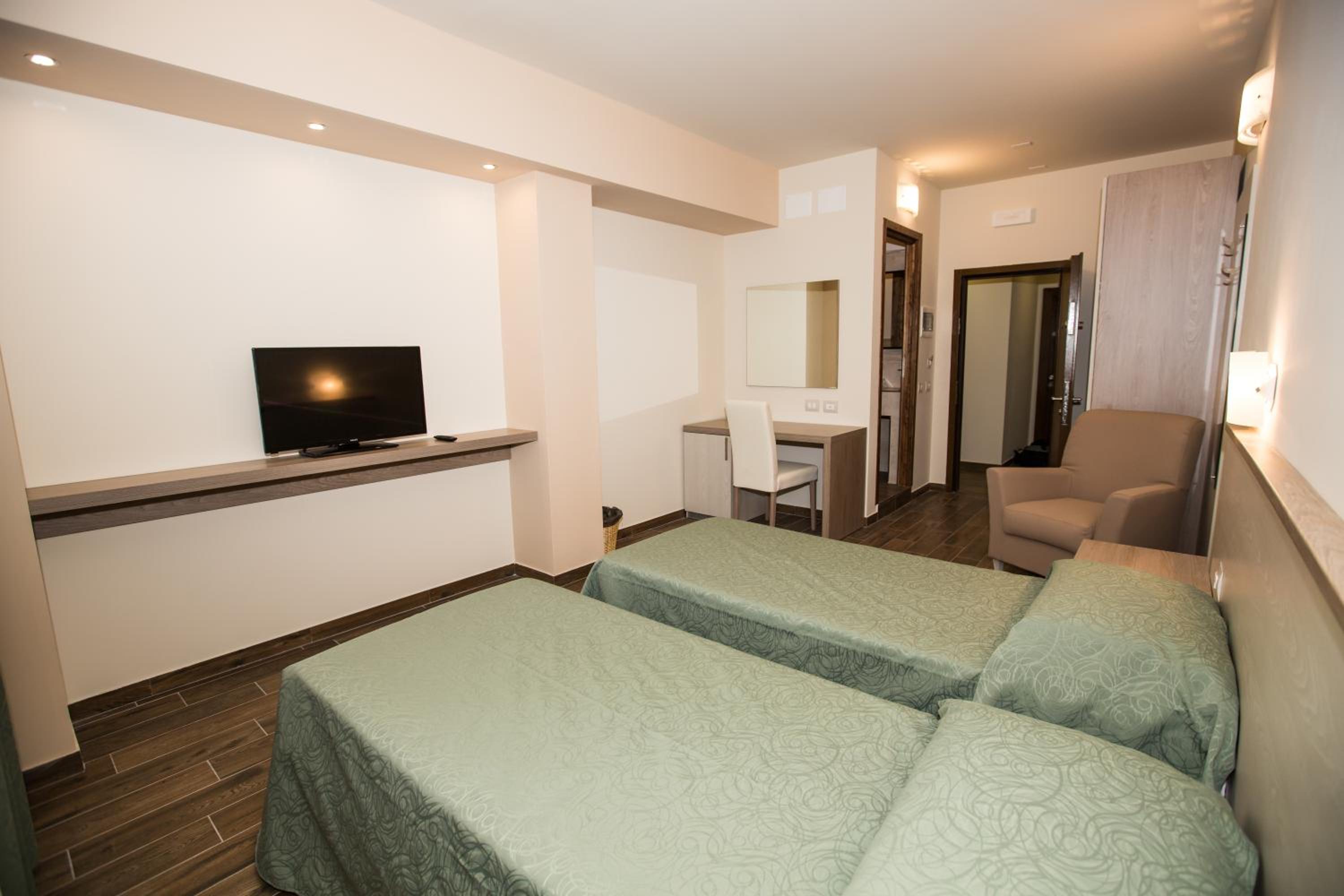 Deluxe Double Room photo 2