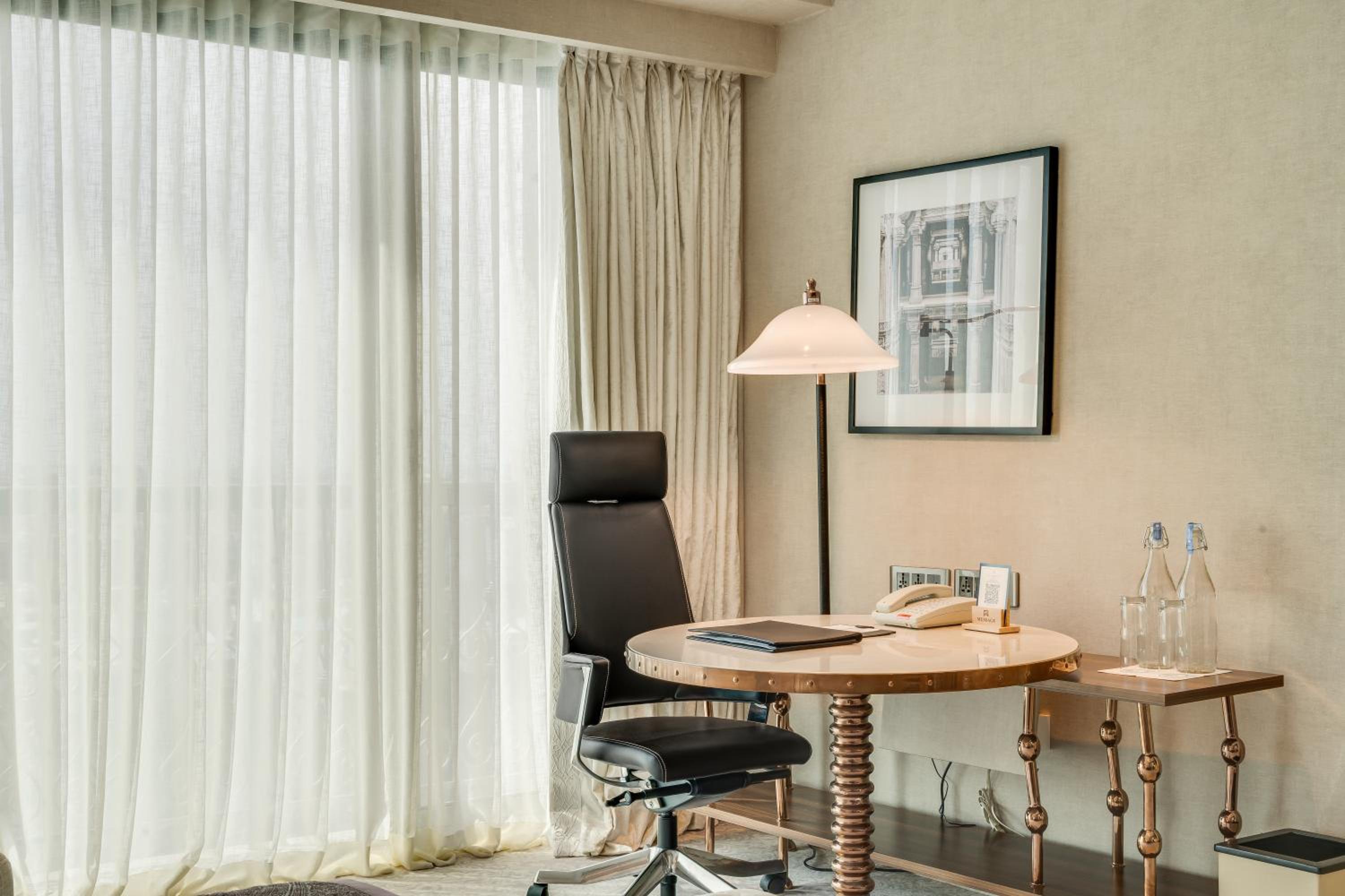 Executive Club Twin Room with City View - Photo 1