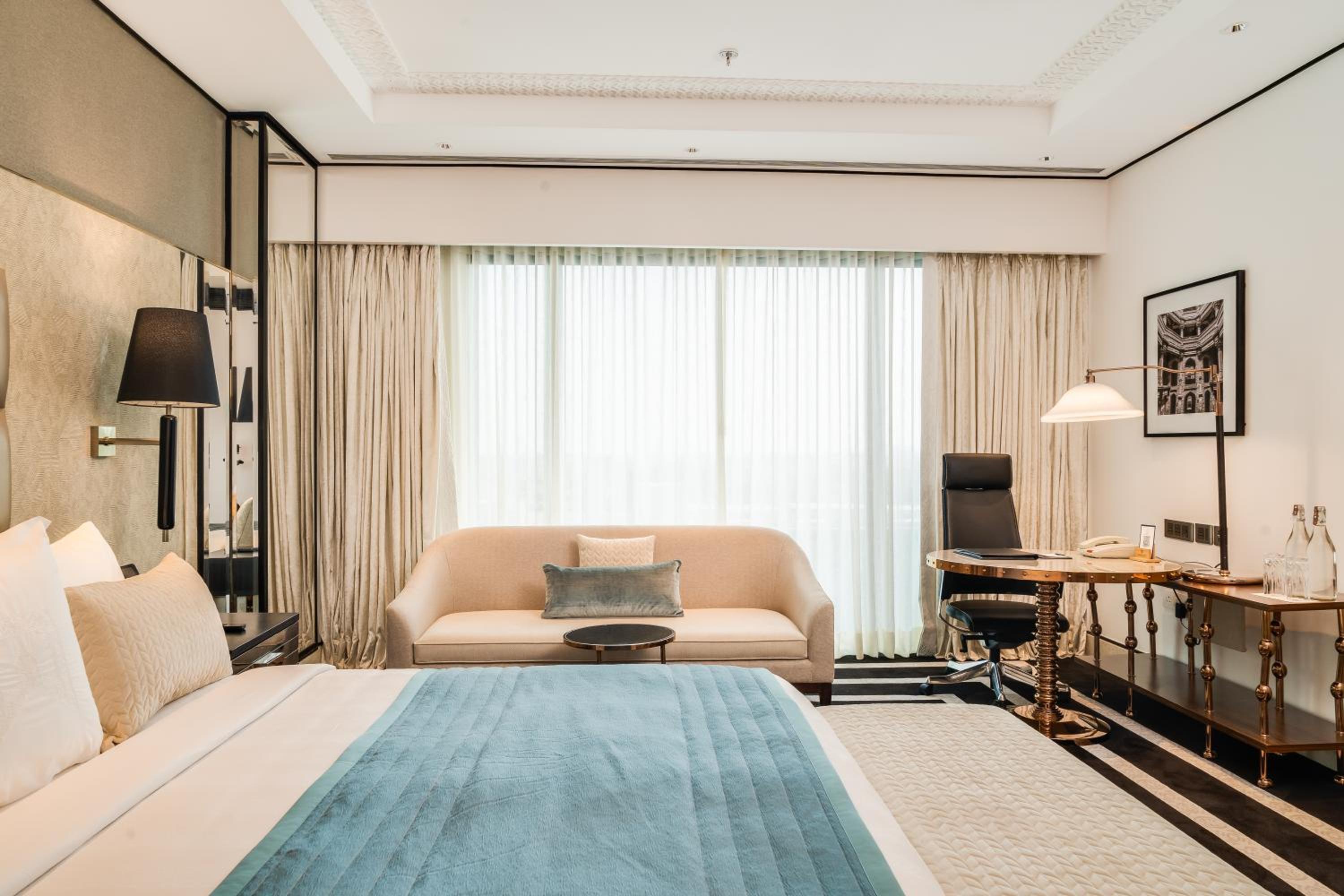 King Room with City View - Club Level - Photo 4