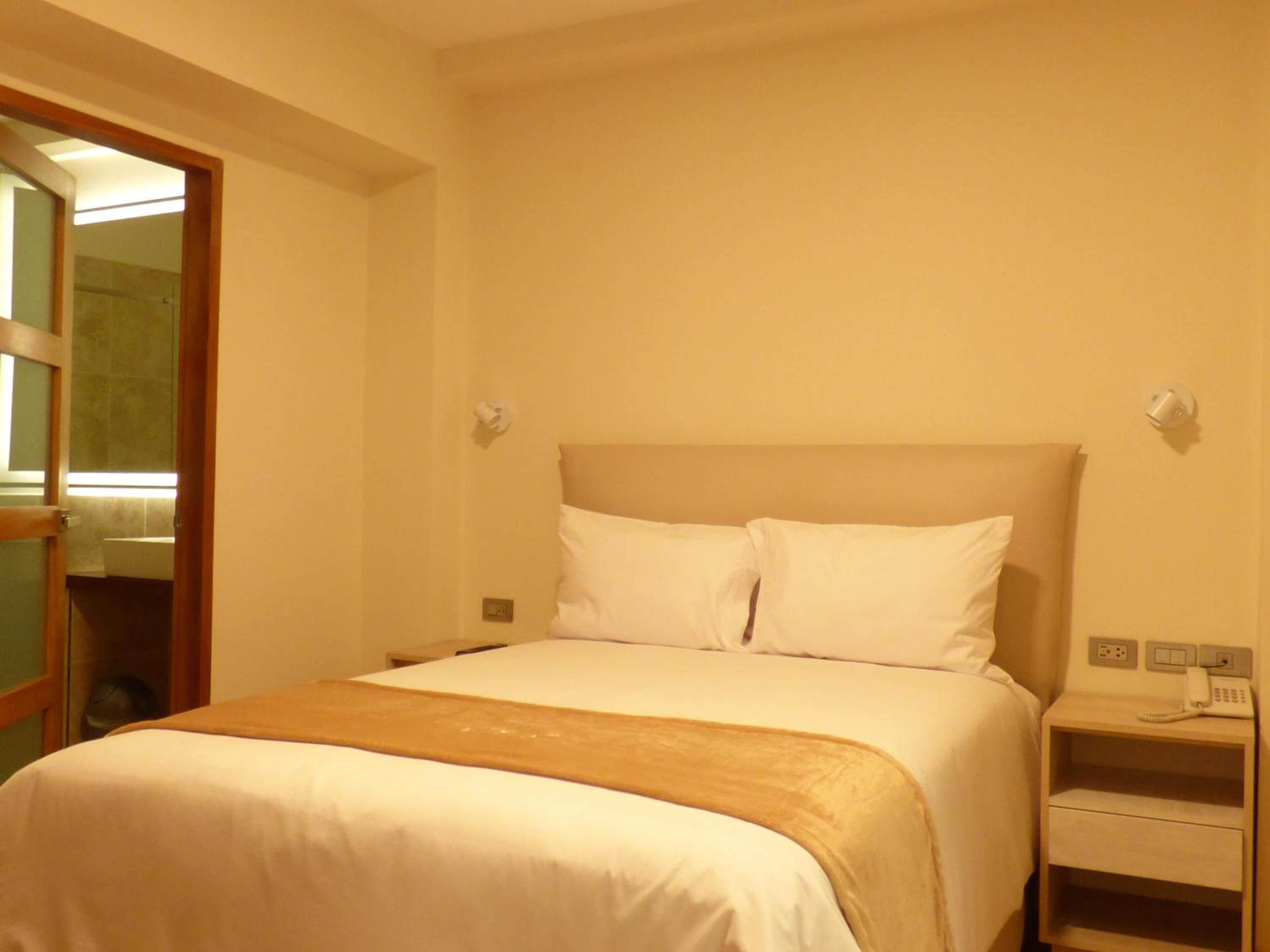 Standard Queen Room