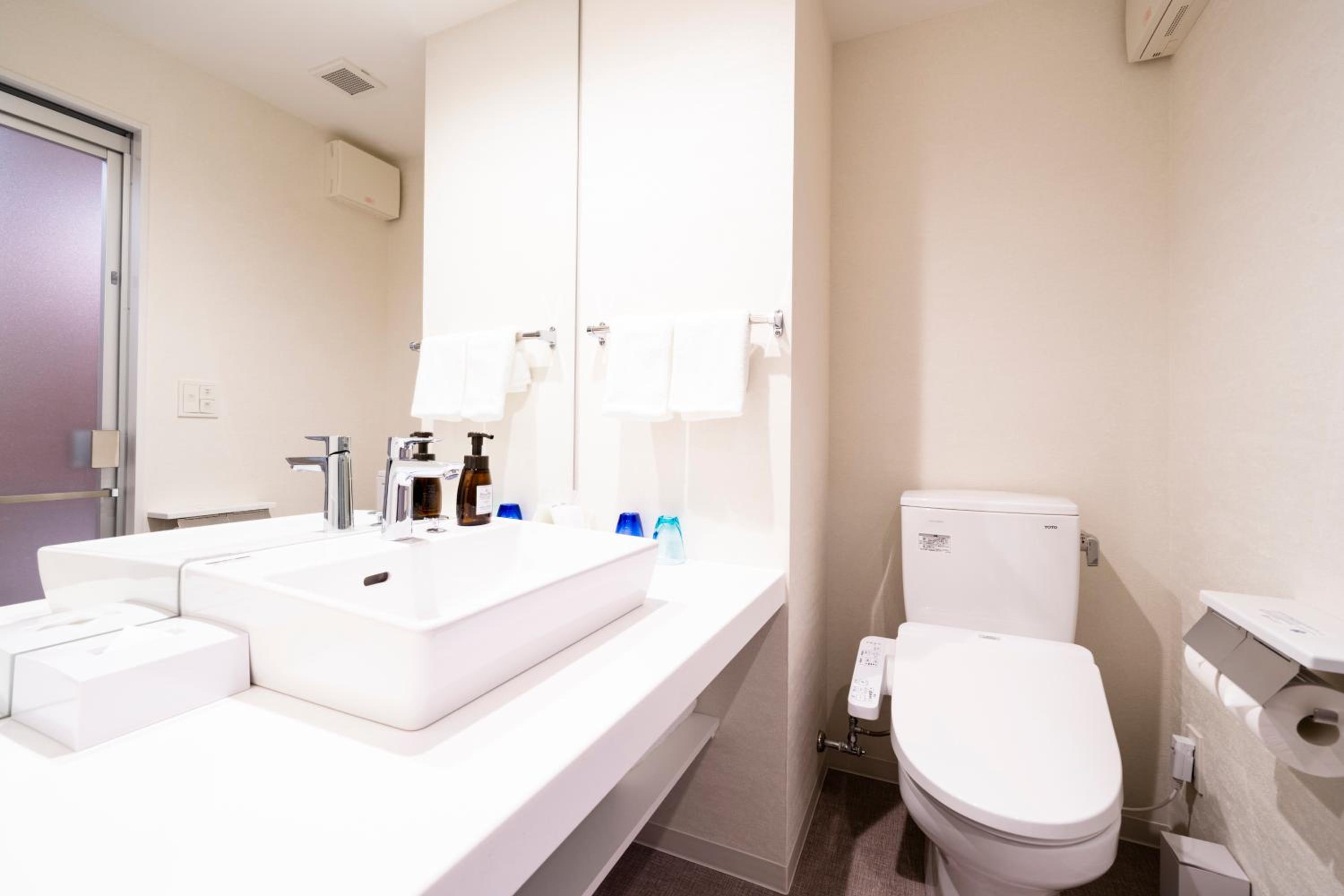 Standard Twin Room - Photo 3