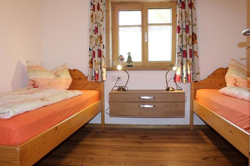 Three-Bedroom Apartment with Shower photo 2