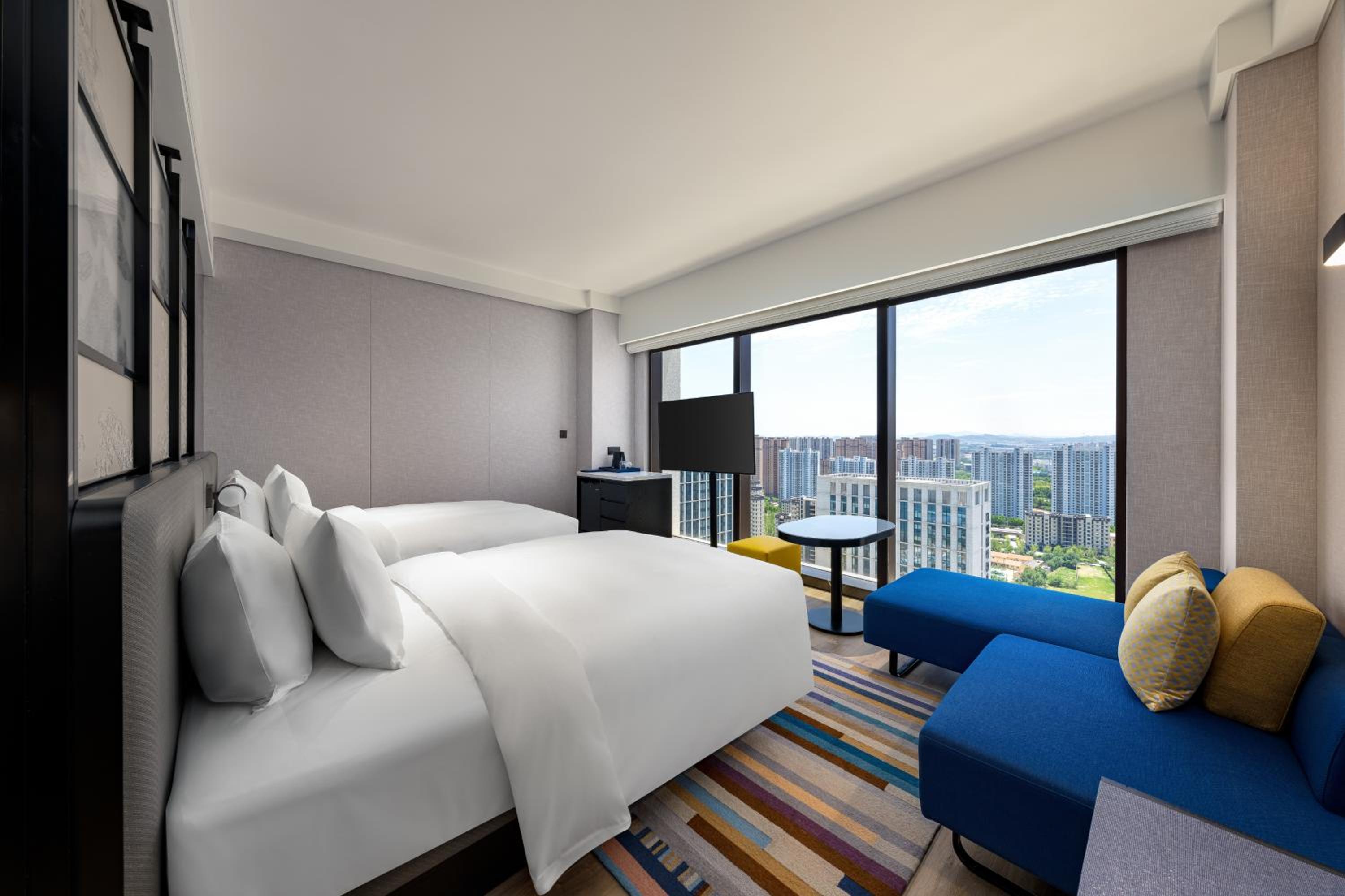 Double Room with Two Double Beds and City View photo 1