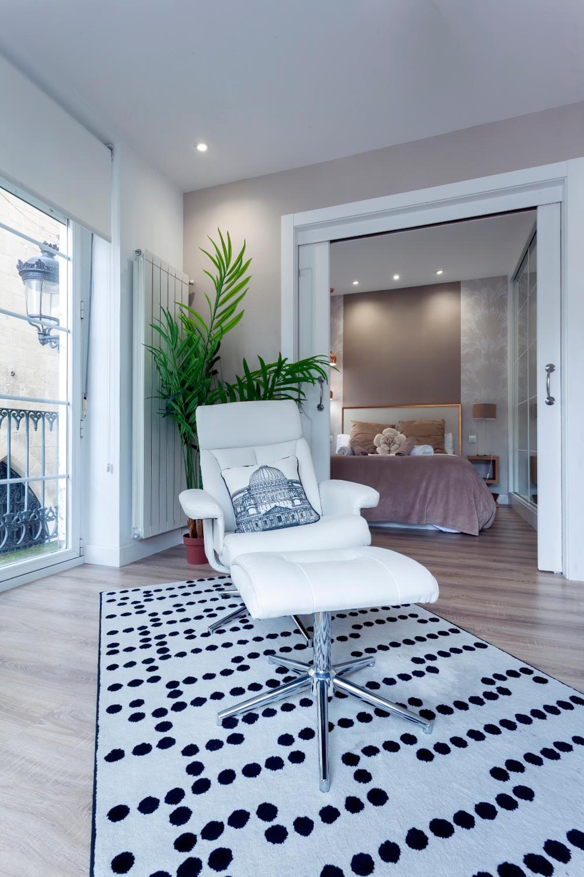 Apartment with Balcony - Photo 20