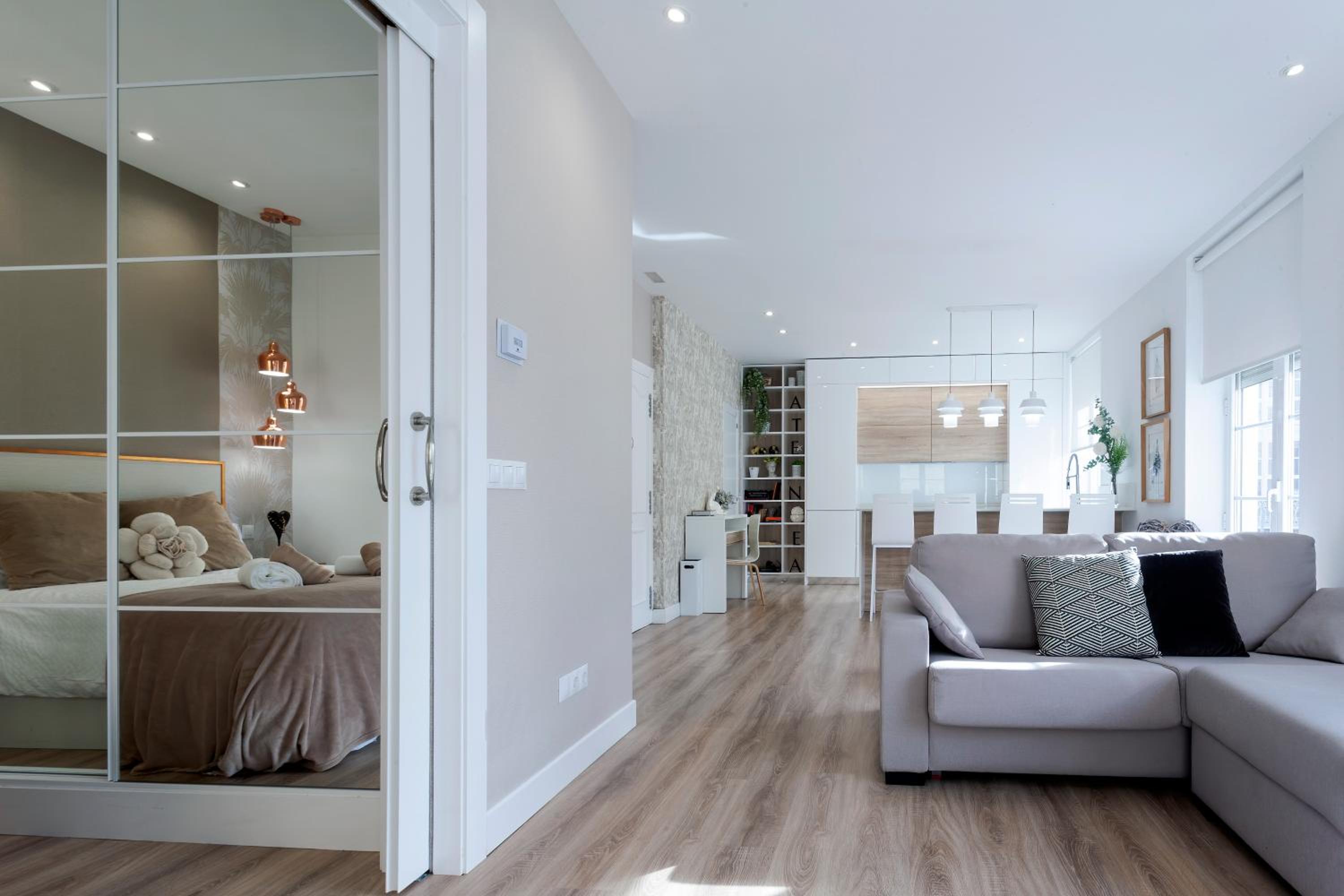 Apartment with Balcony - Photo 13
