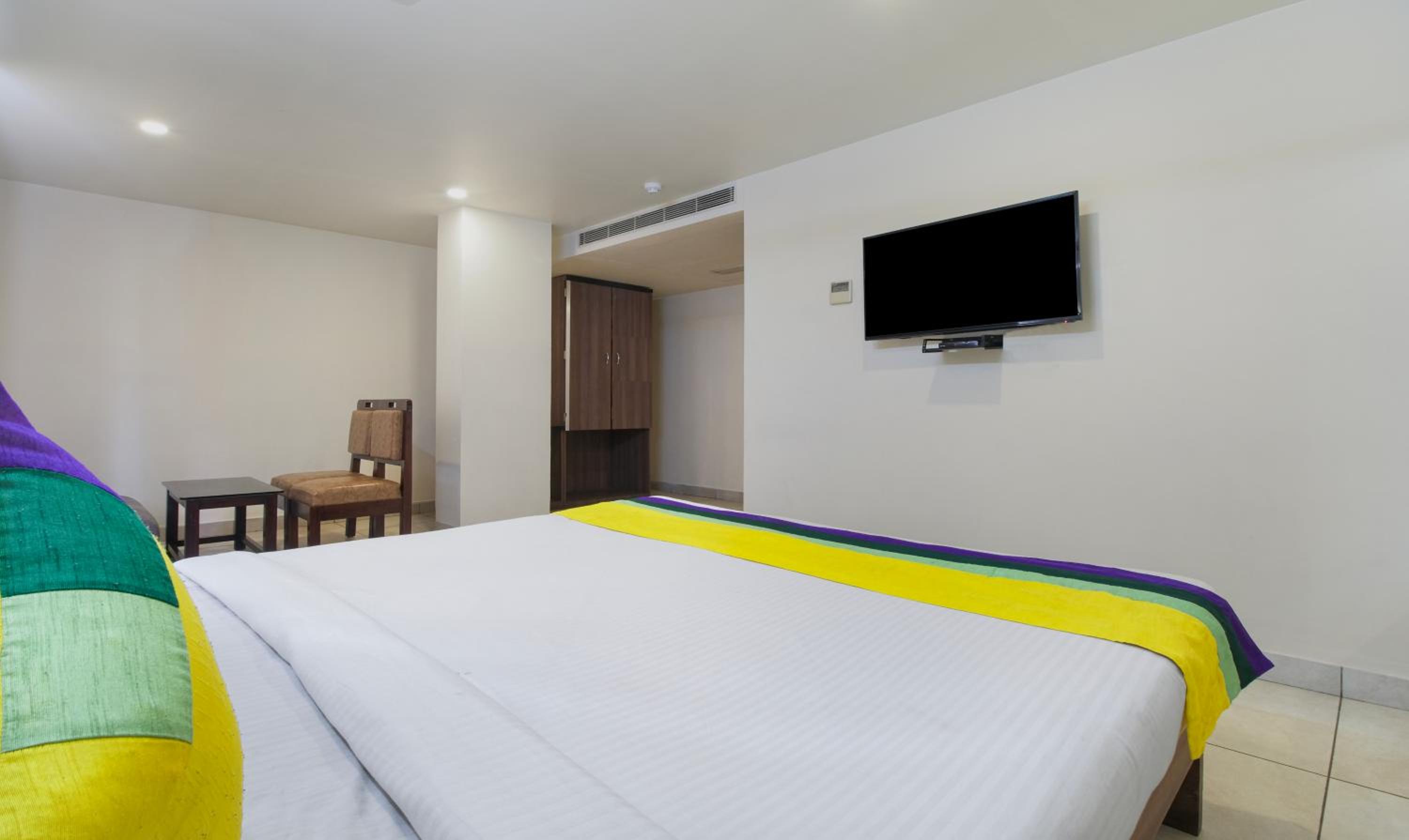 [Sanitized] Deluxe Double Room photo 3