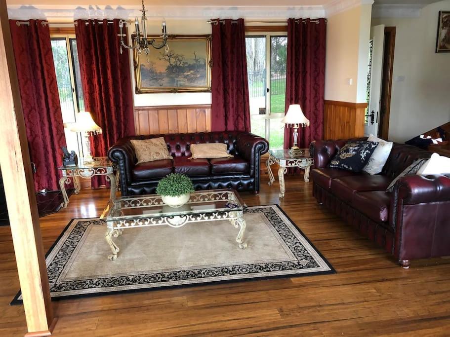 Six-Bedroom House photo 1