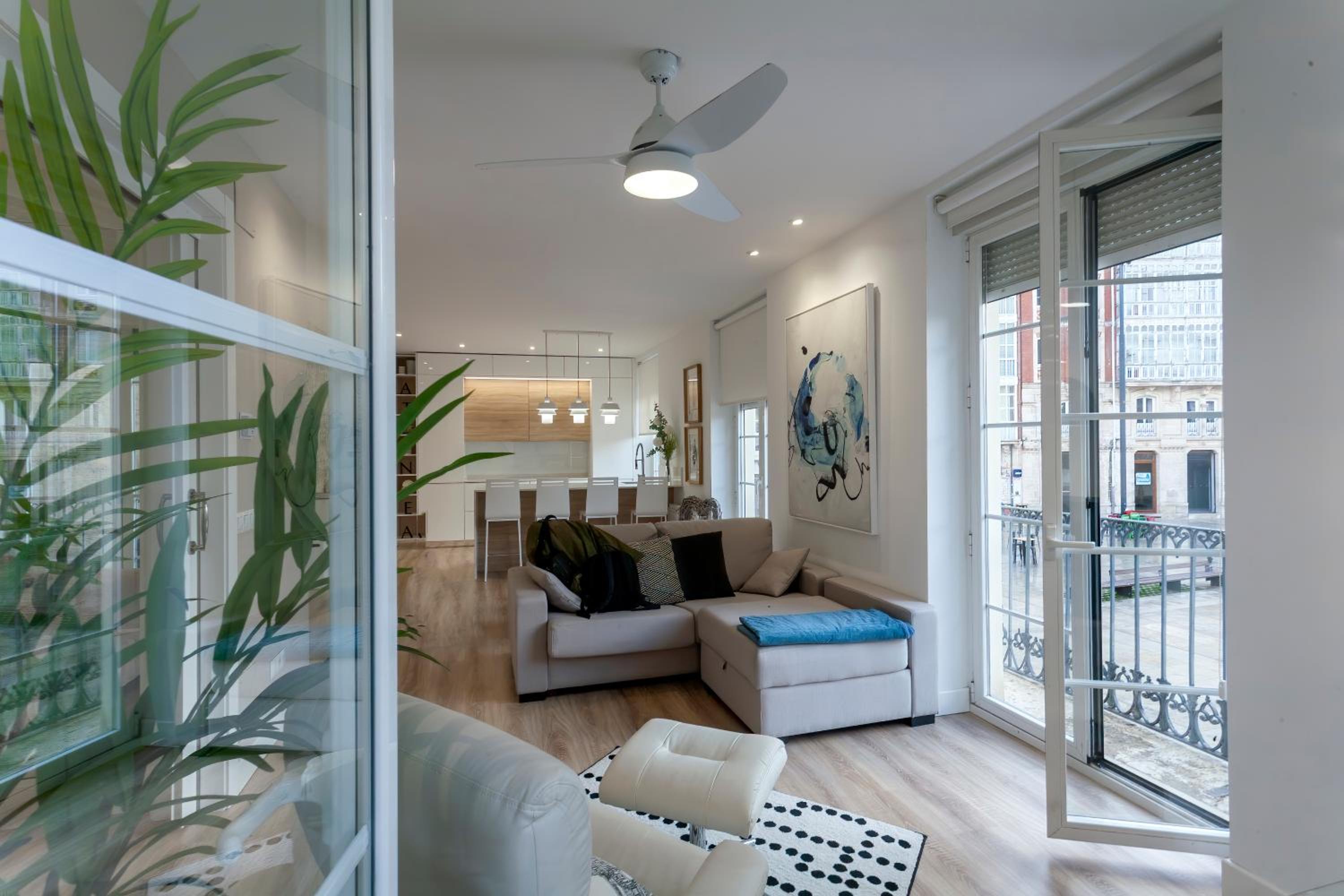 Apartment with Balcony - Photo 18