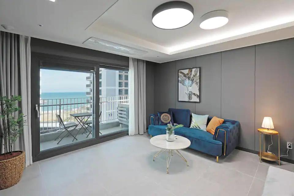 Junior Suite with Half Ocean View - Photo 1