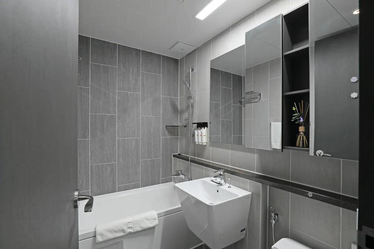 Junior Suite with Half Ocean View - Photo 12