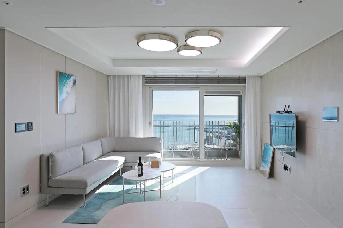 Family Suite with Ocean View - Photo 9