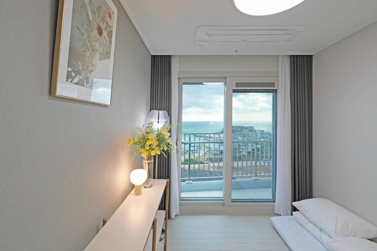 Family Suite with Ocean View - Photo 10