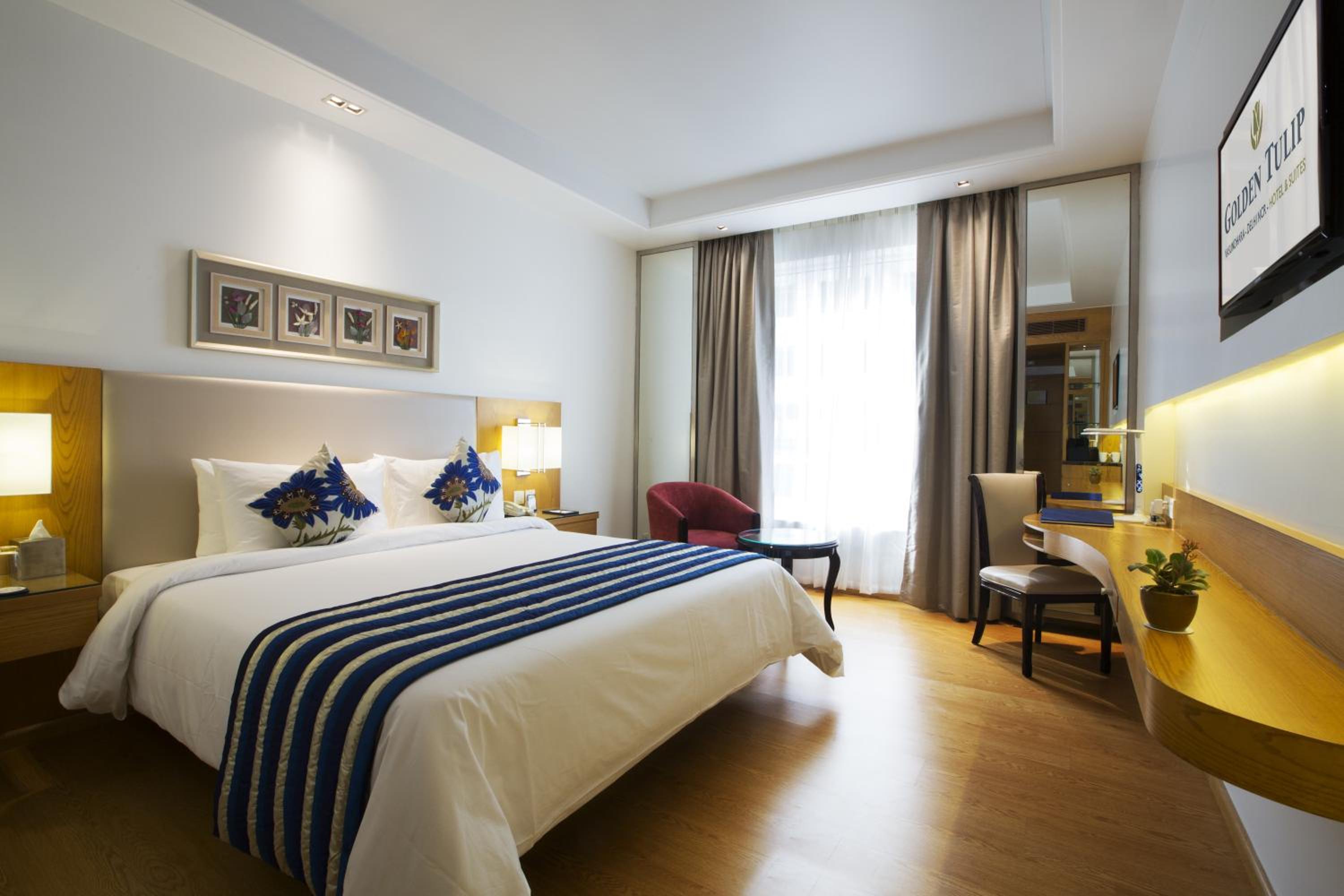 Deluxe King Room photo 2