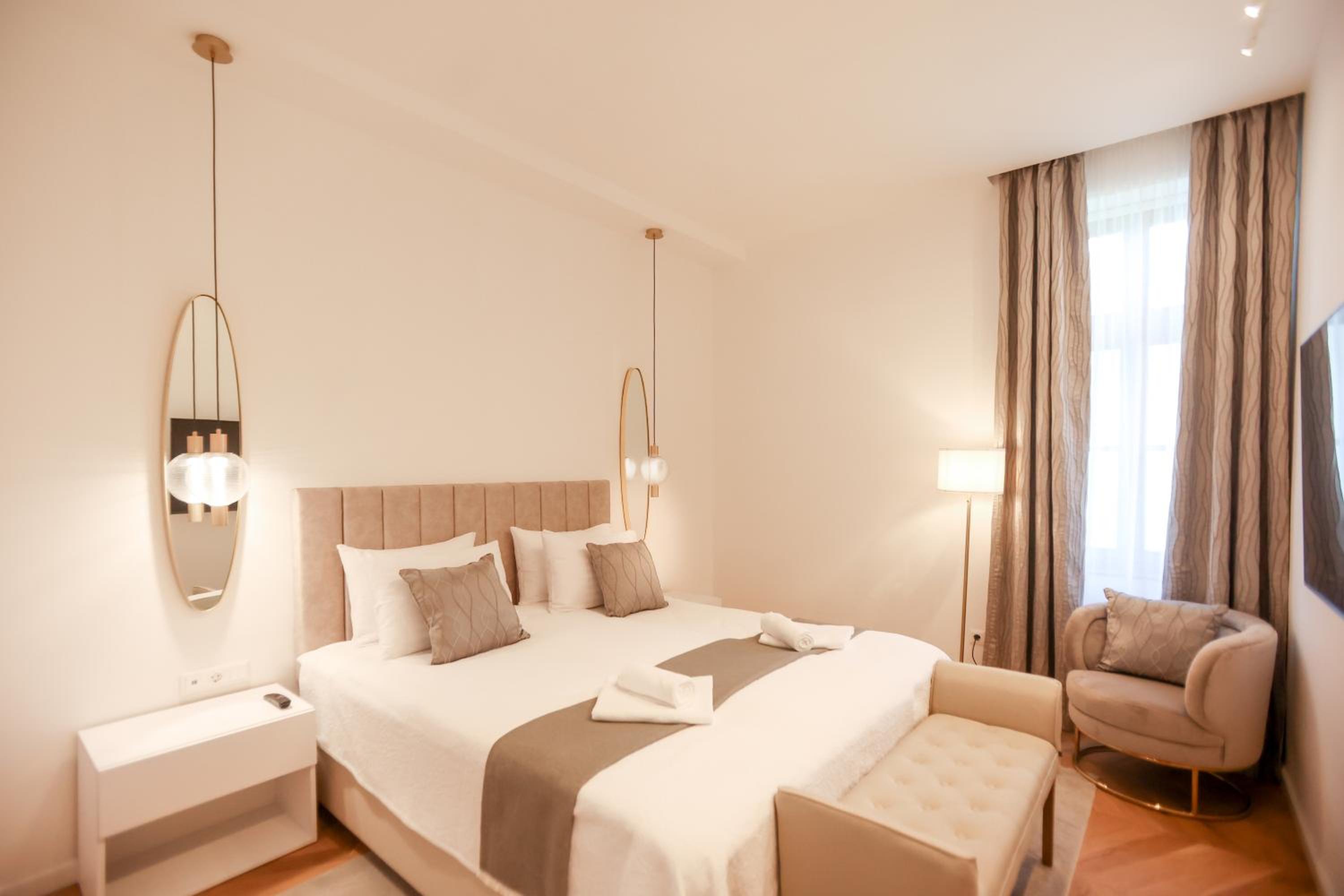 Deluxe Suite - Photo 3