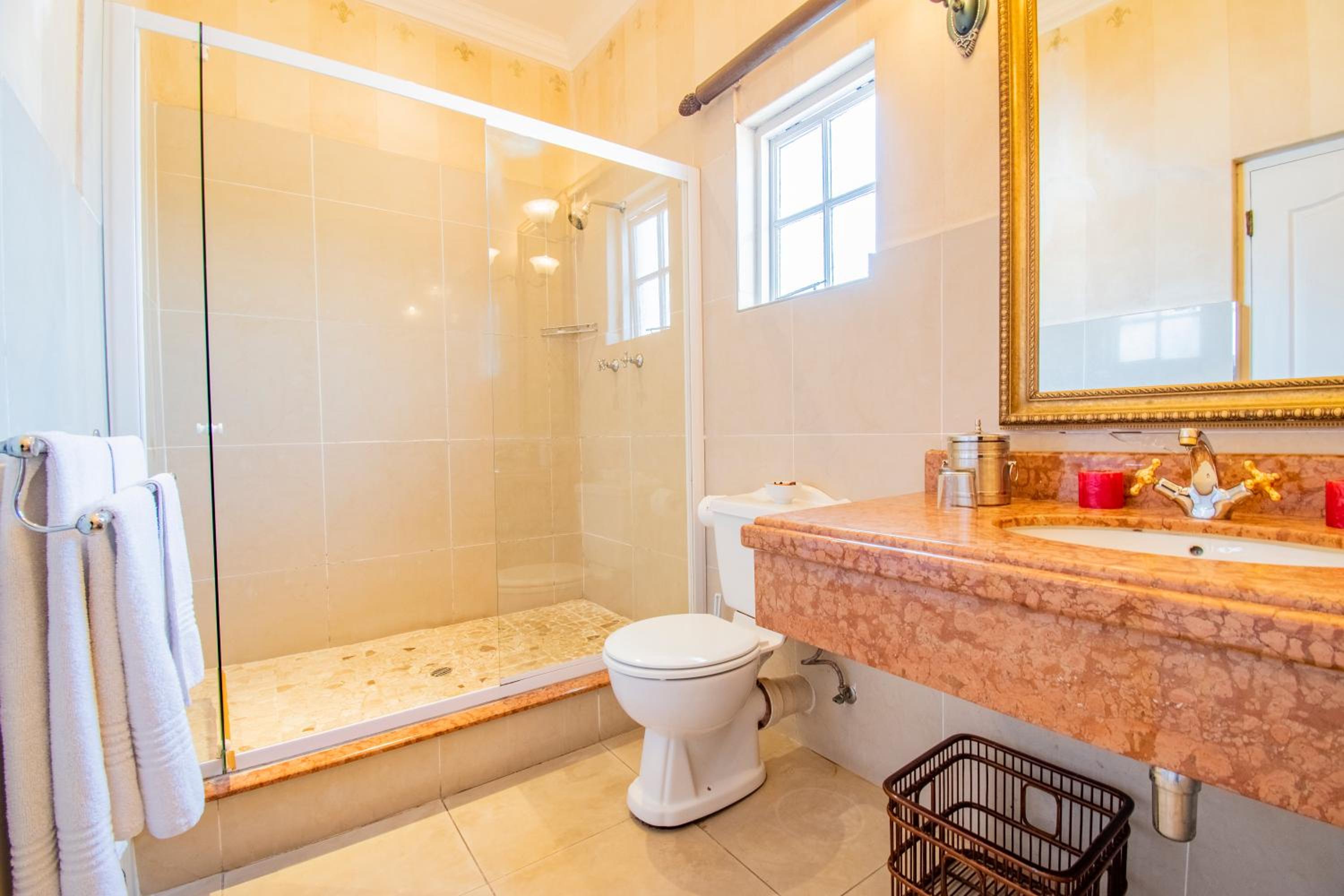Standard Double or Twin Room - Photo 7
