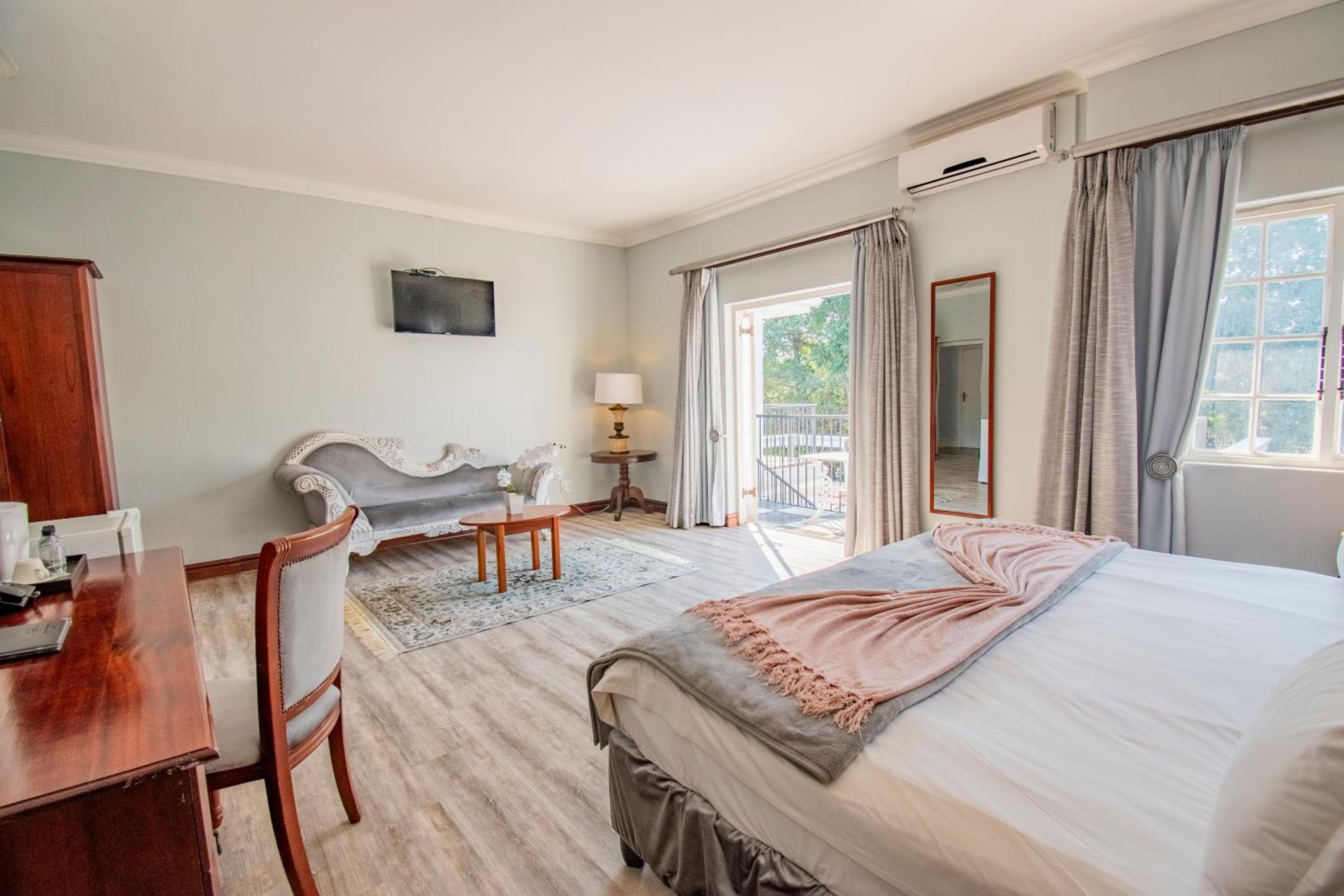 Deluxe Double Room with Balcony - Photo 1