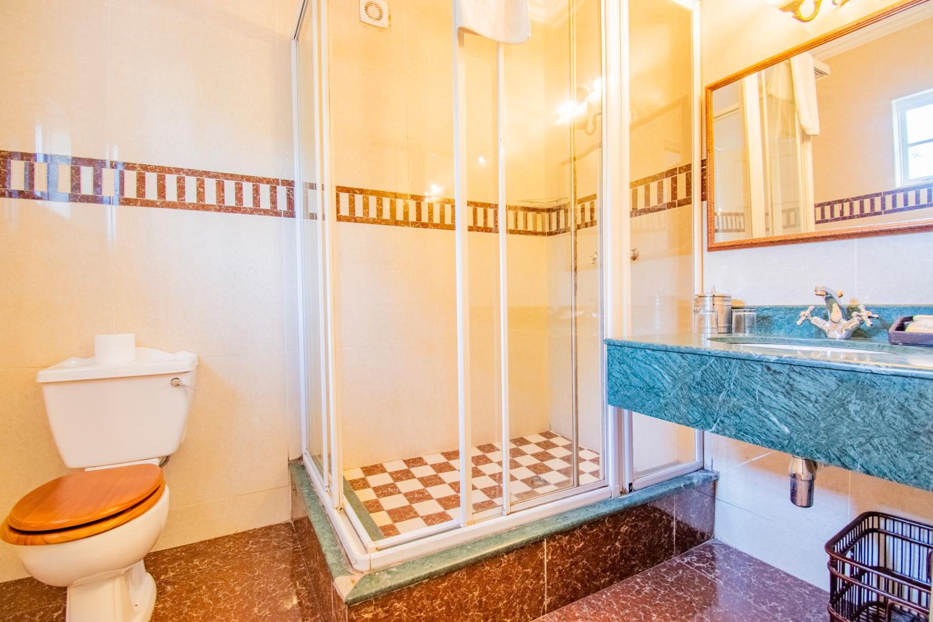 Standard Double or Twin Room - Photo 5