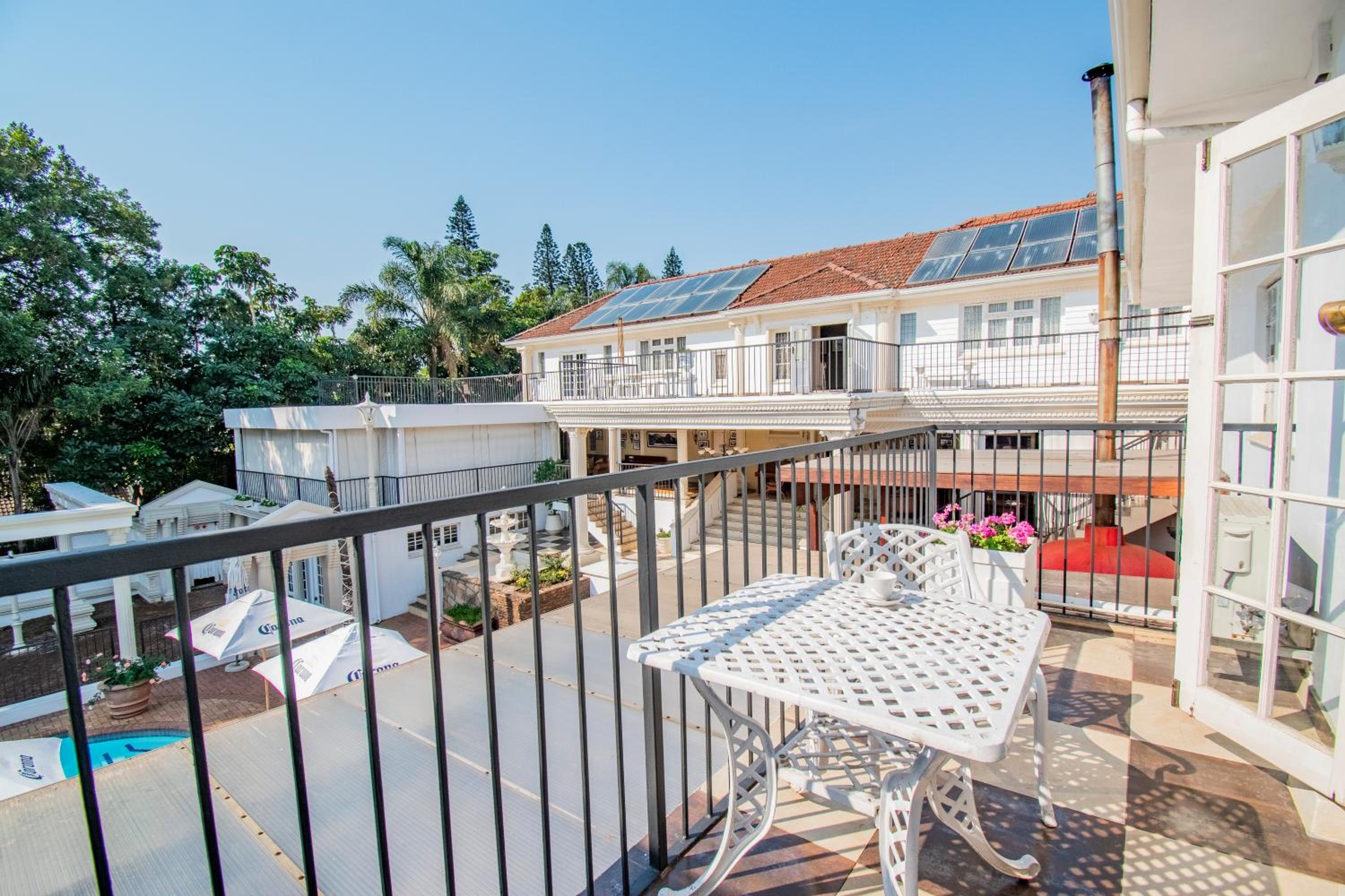 Deluxe Double Room with Balcony - Photo 3