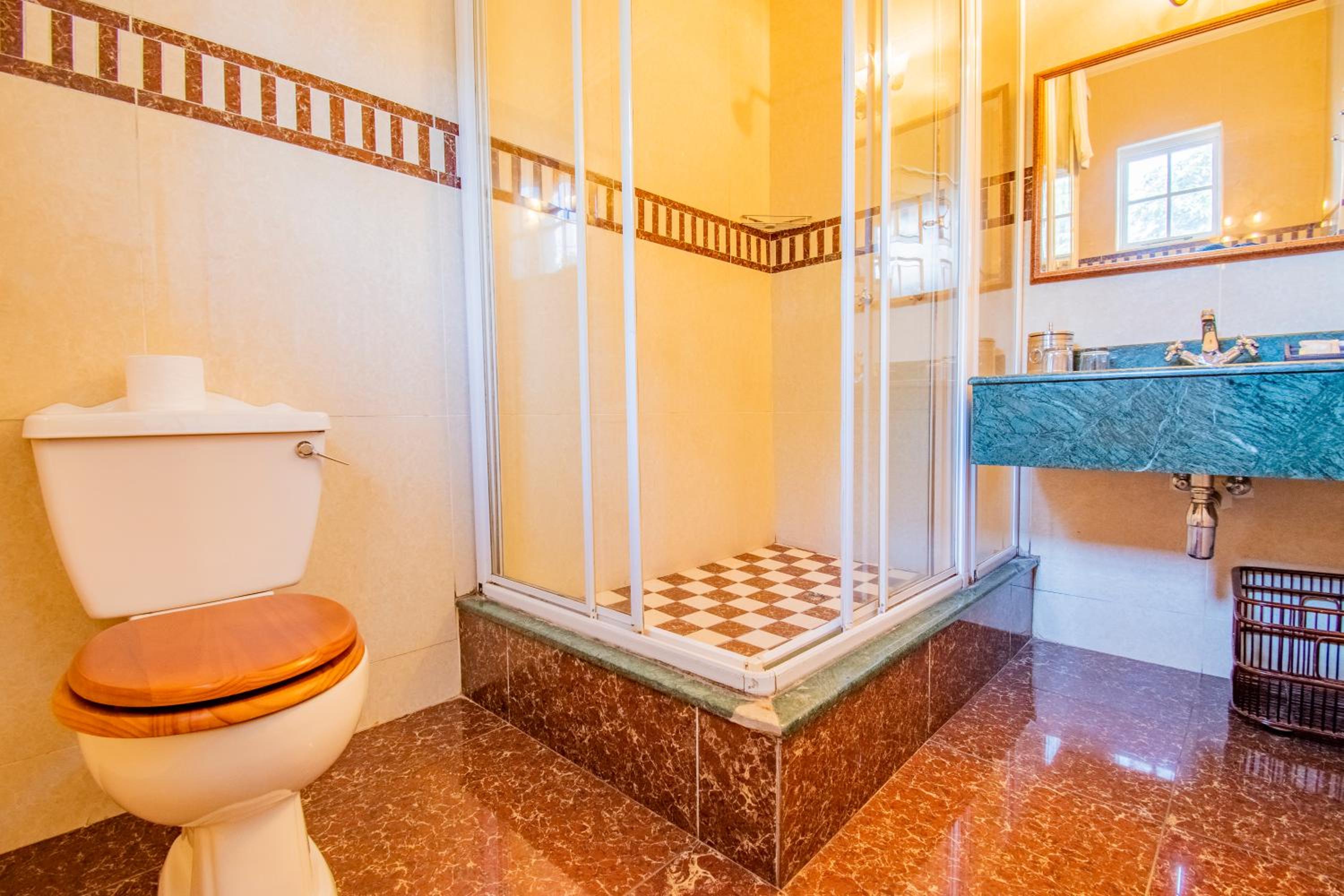 Standard Double or Twin Room - Photo 2