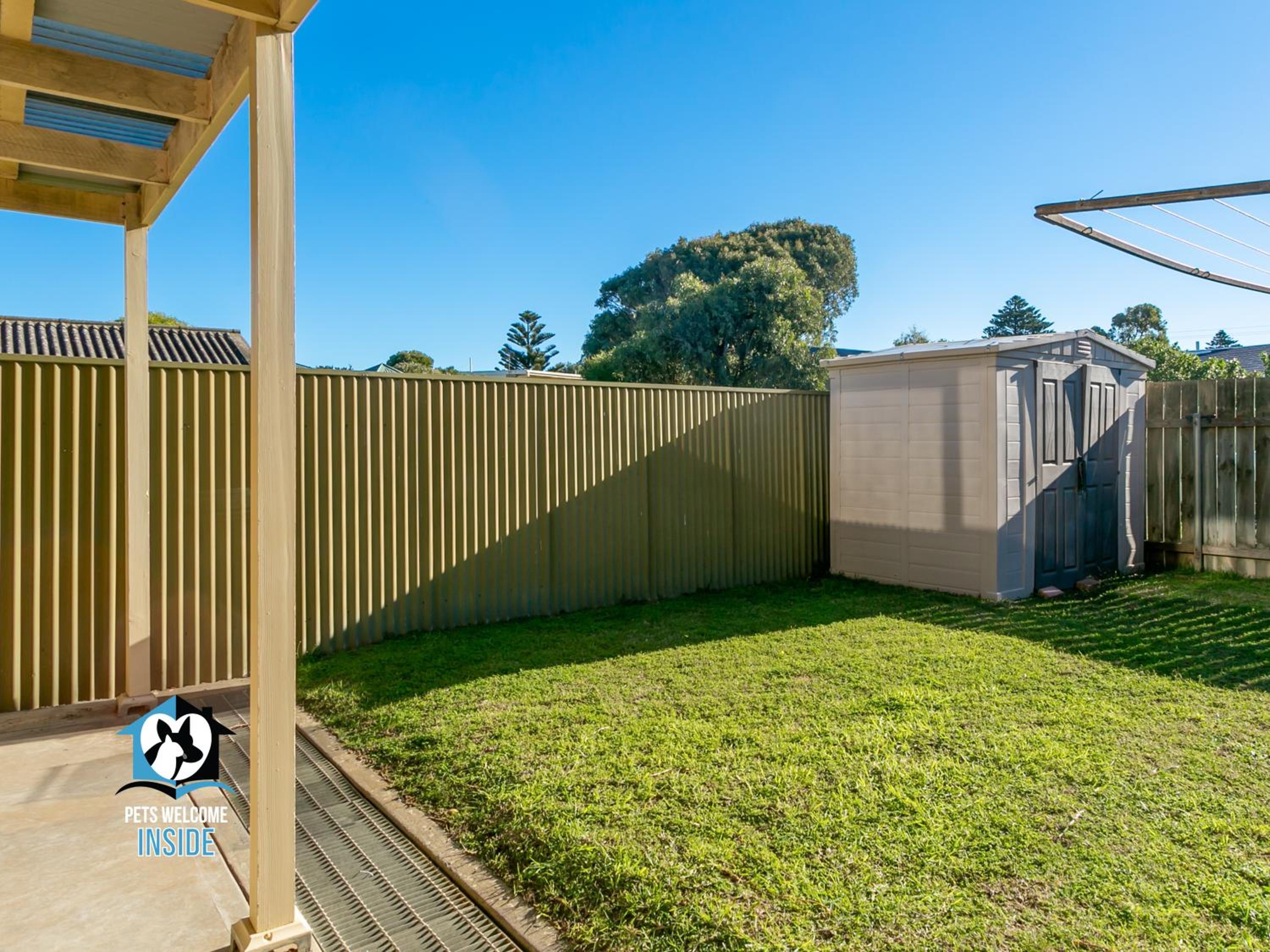Three-Bedroom House photo 3