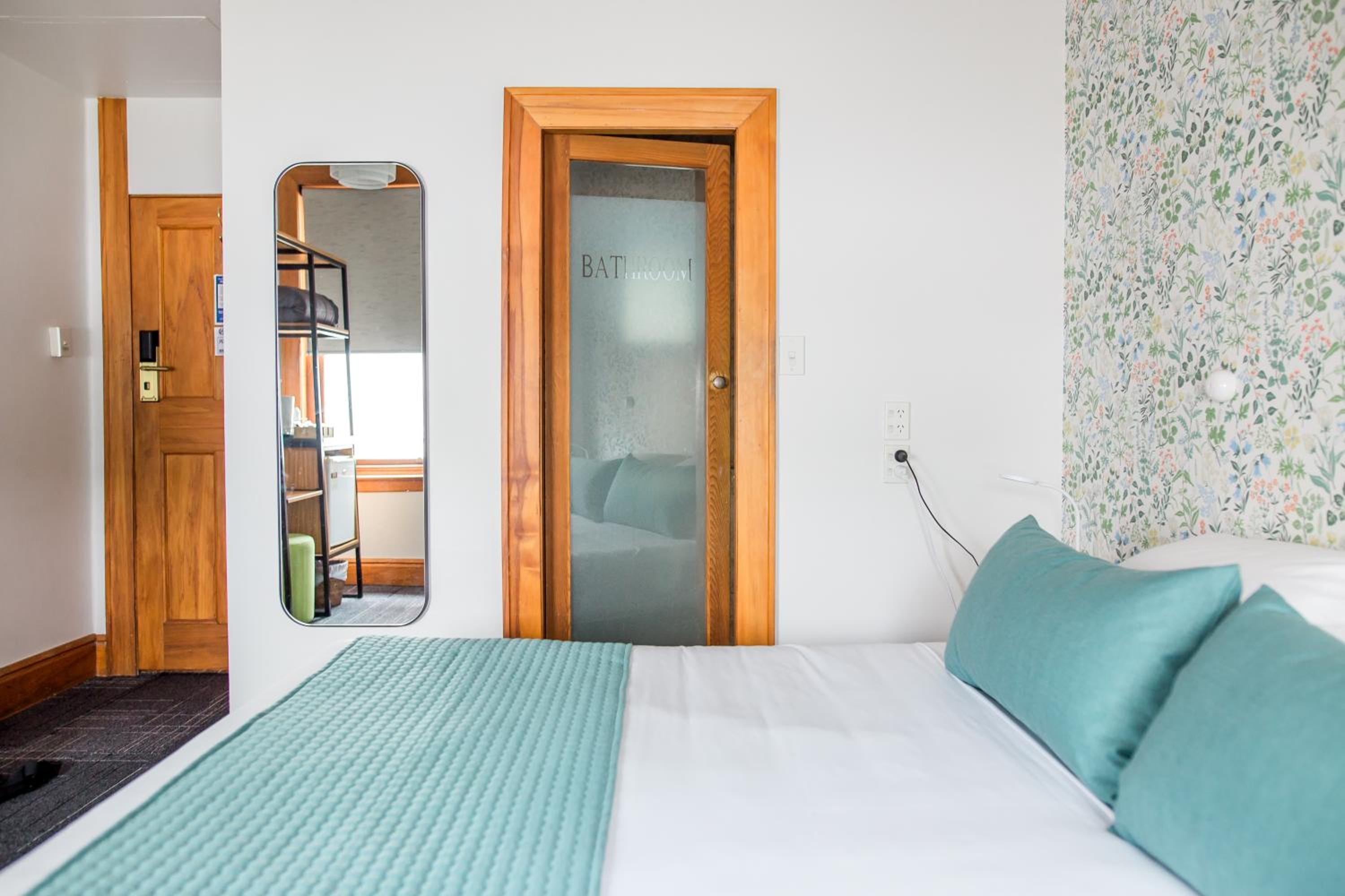 Double or Twin Room with Private Bathroom - Photo 2