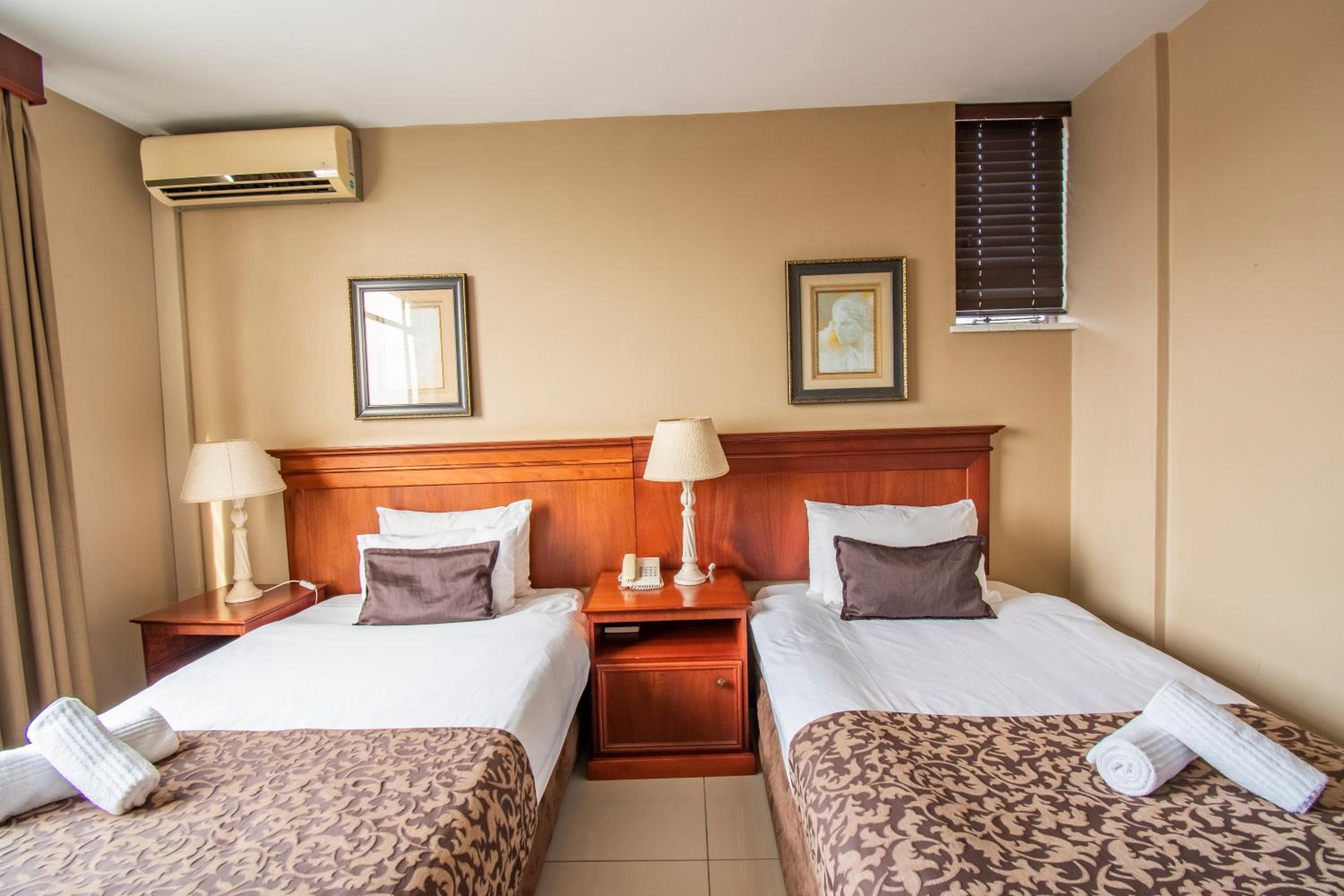 Standard Twin Room - Photo 1