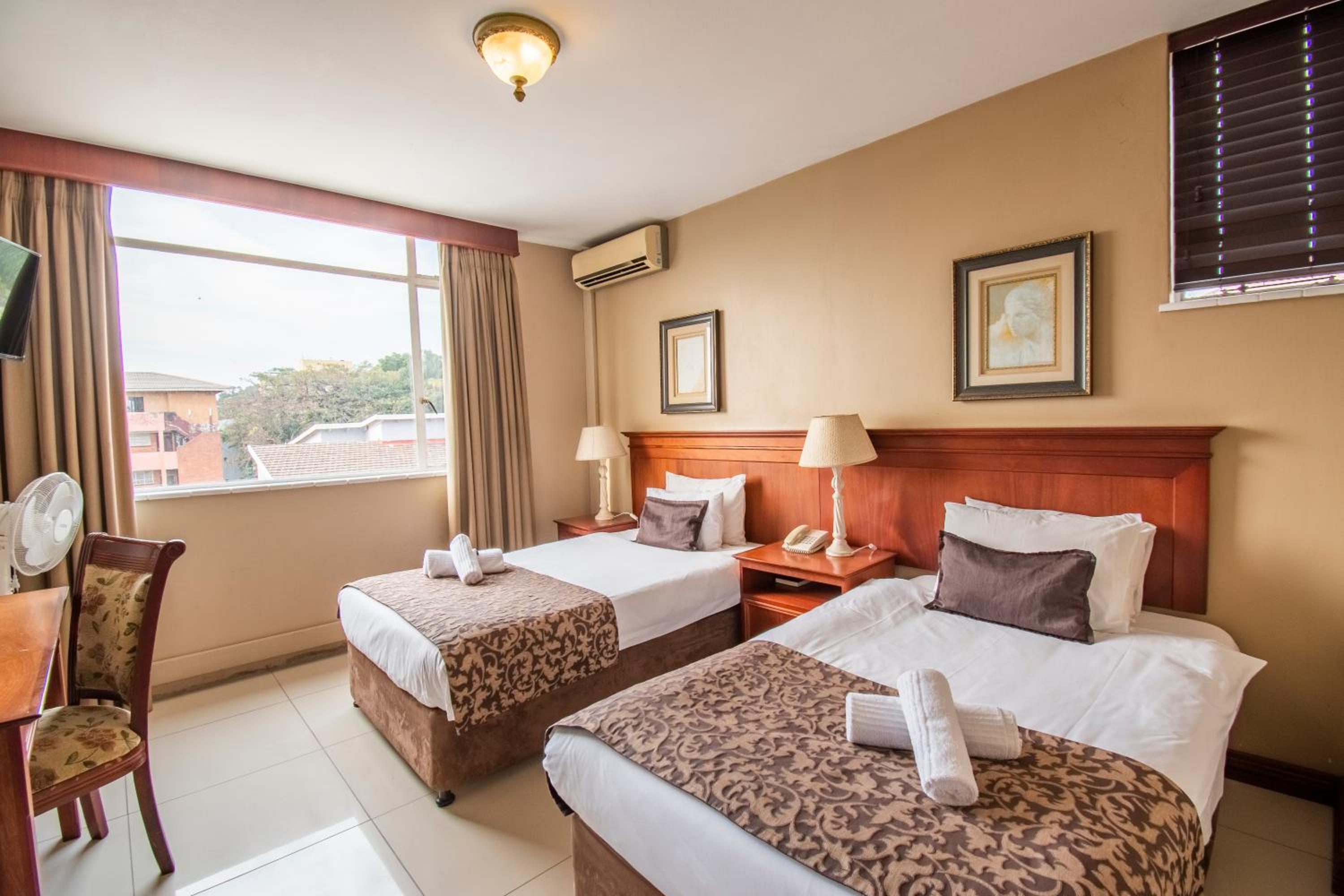 Standard Twin Room - Photo 3