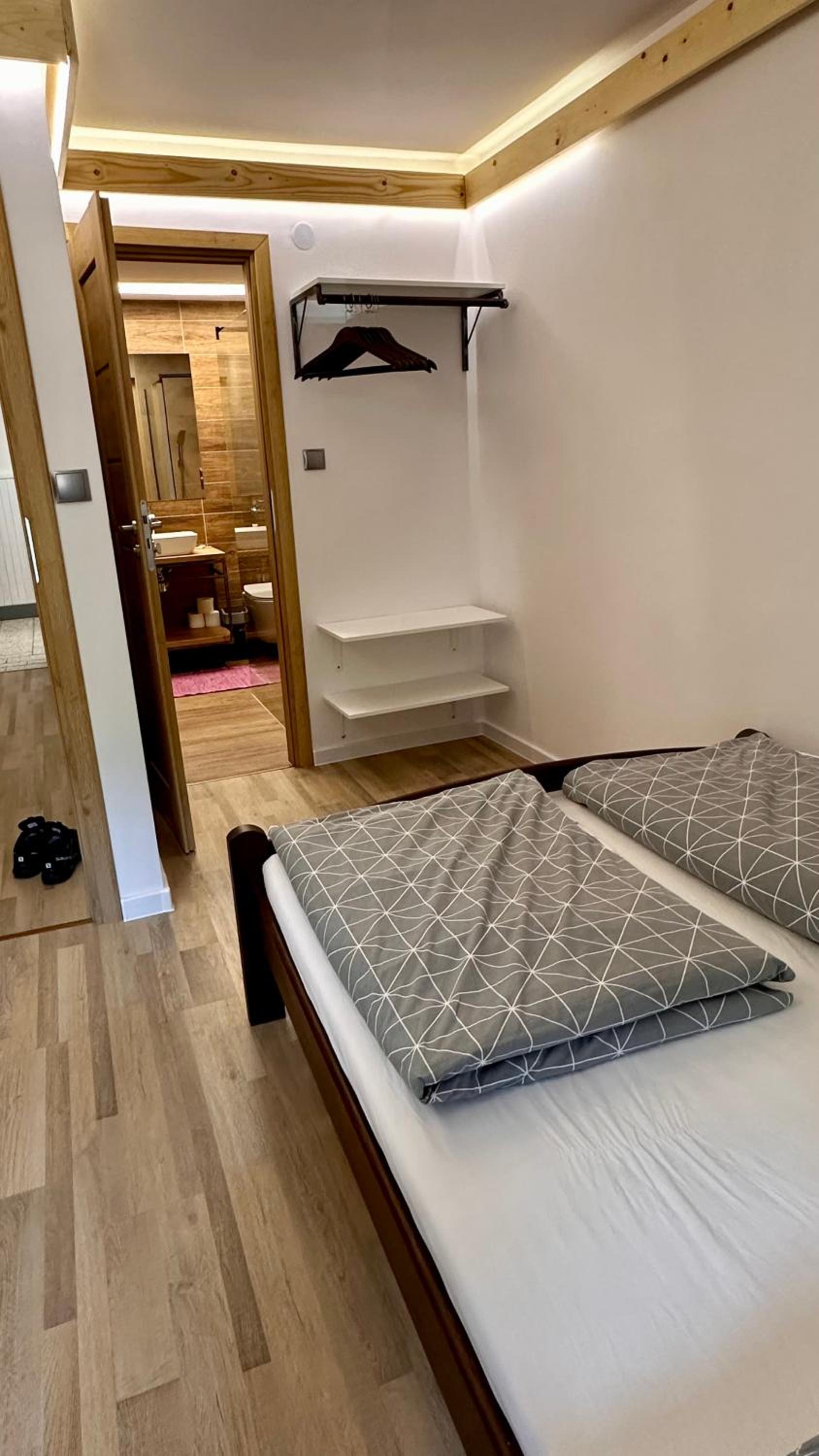 Double Room with Private Bathroom - Photo 2