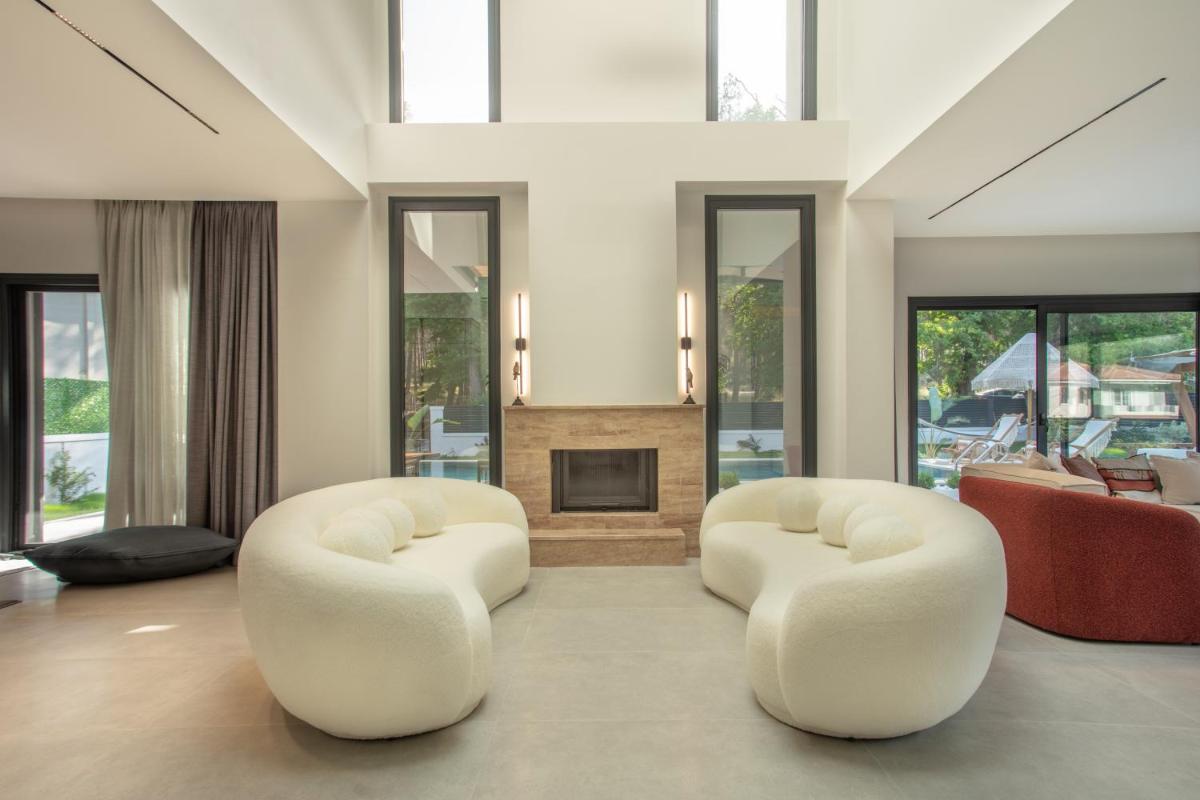 Villa photo 2
