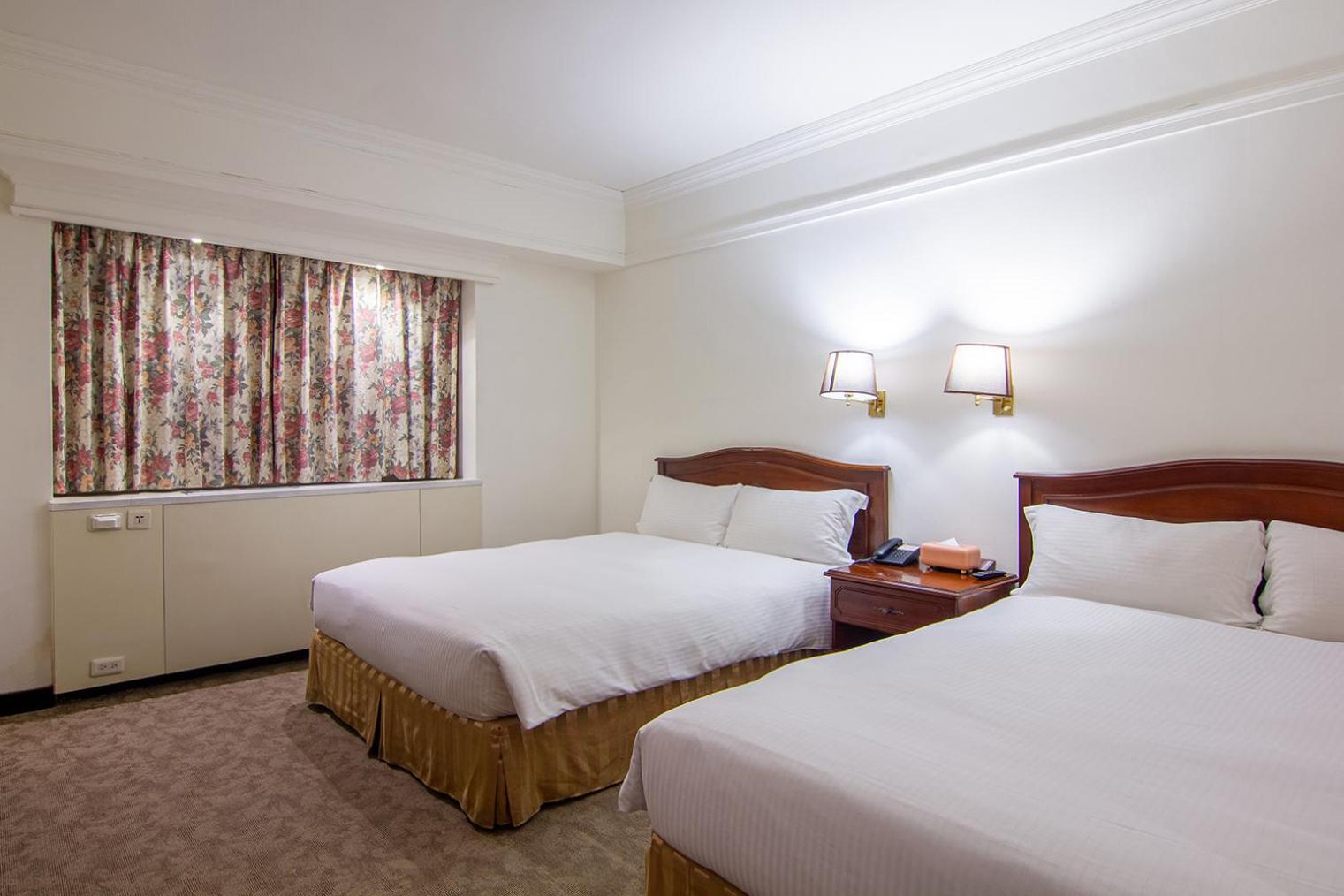 Standard Quadruple Room - No Window, photo 7