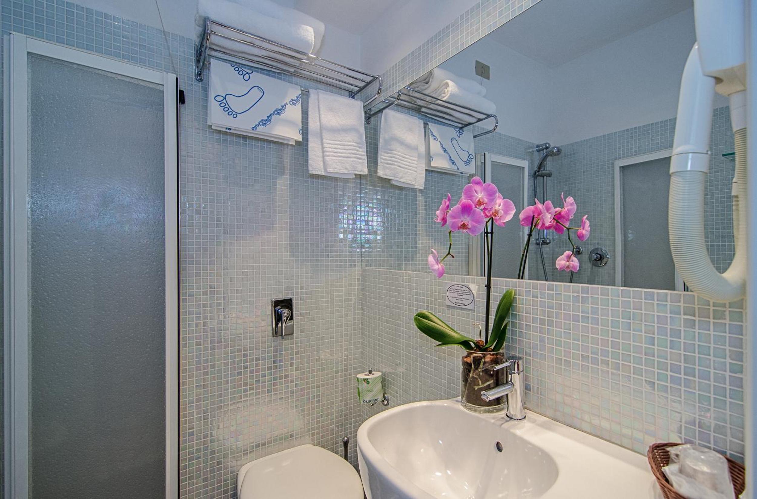 Double Room - Photo 5