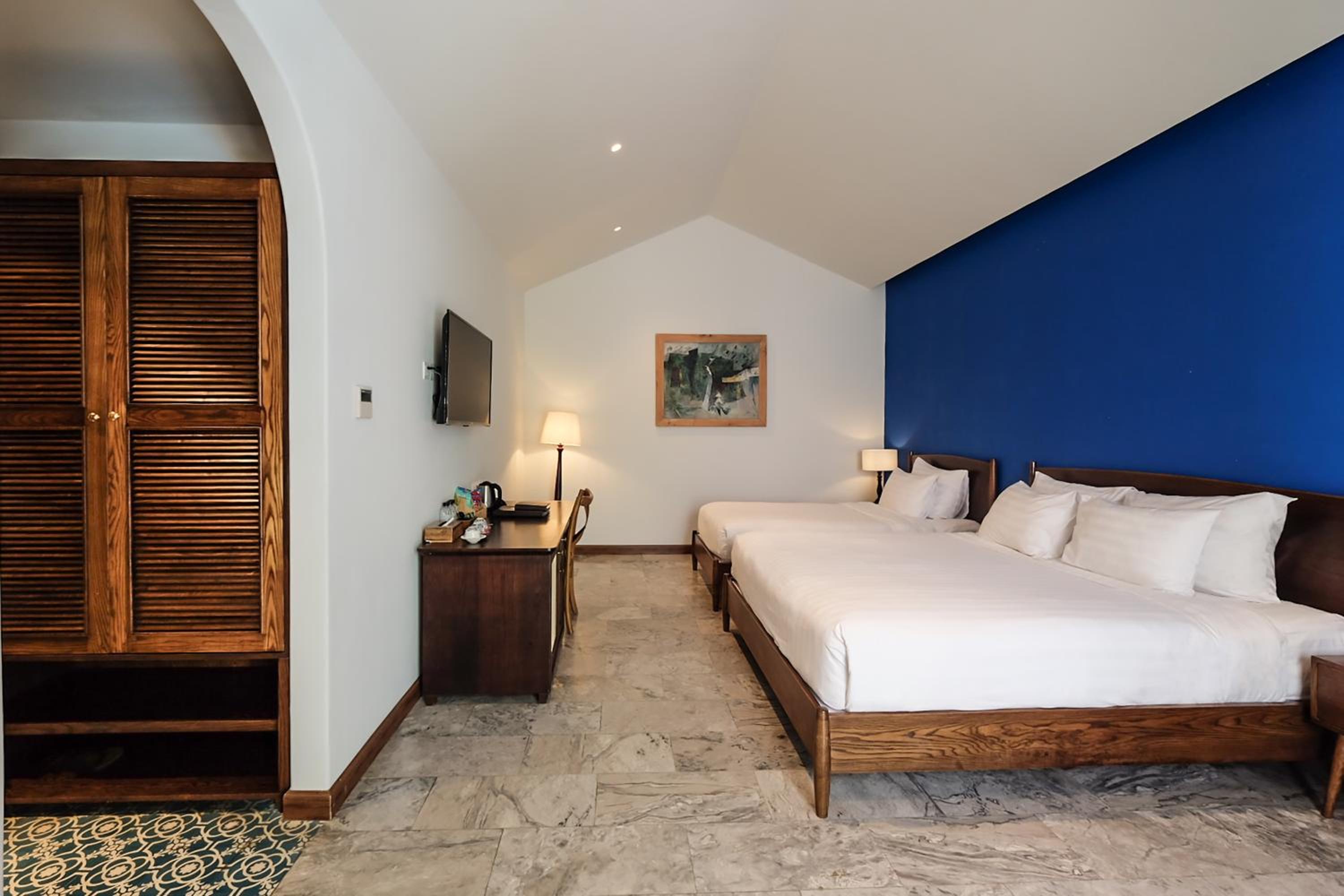 Triple Room with Pool View photo 2