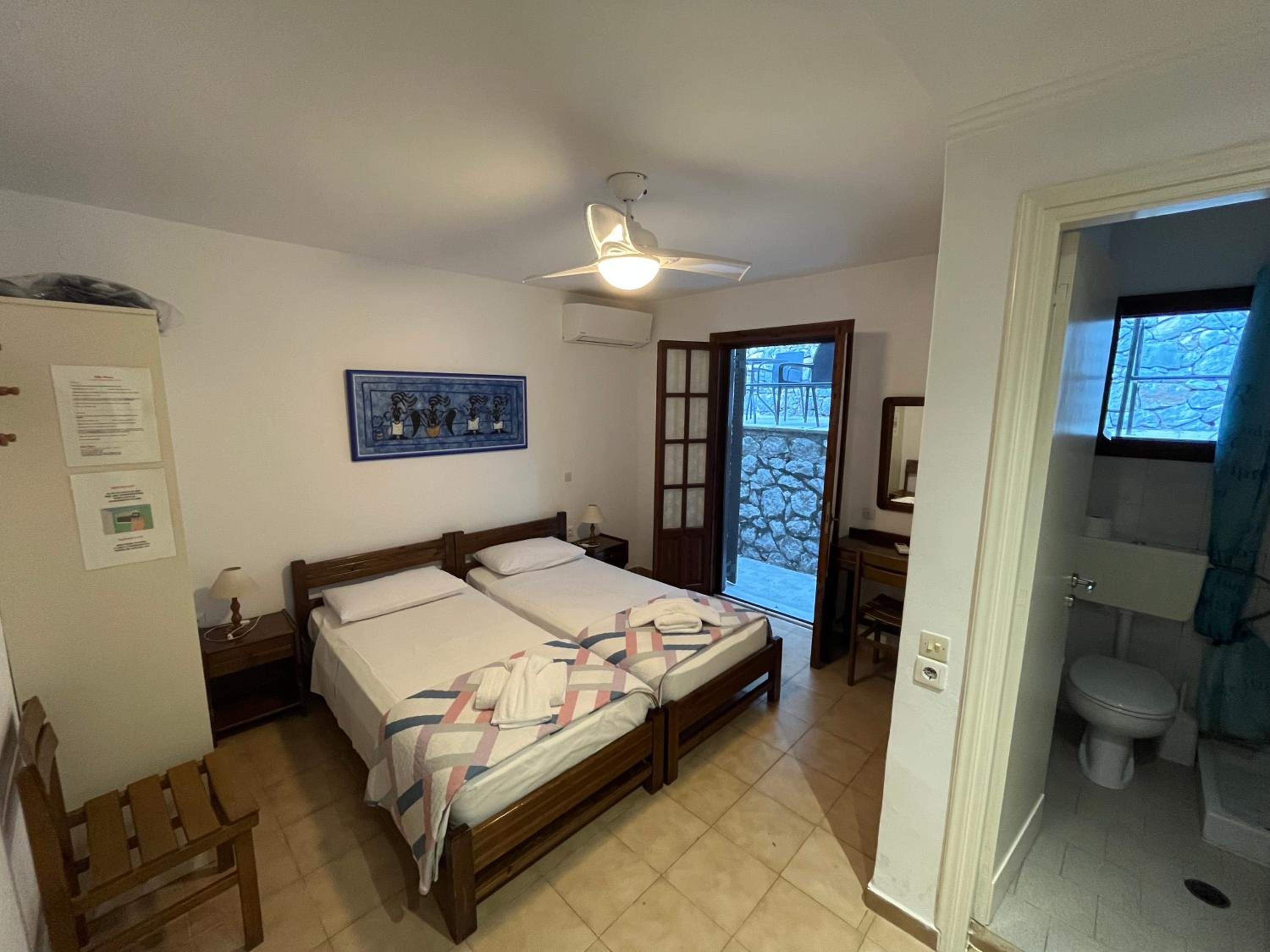 Standard Twin Room photo 1