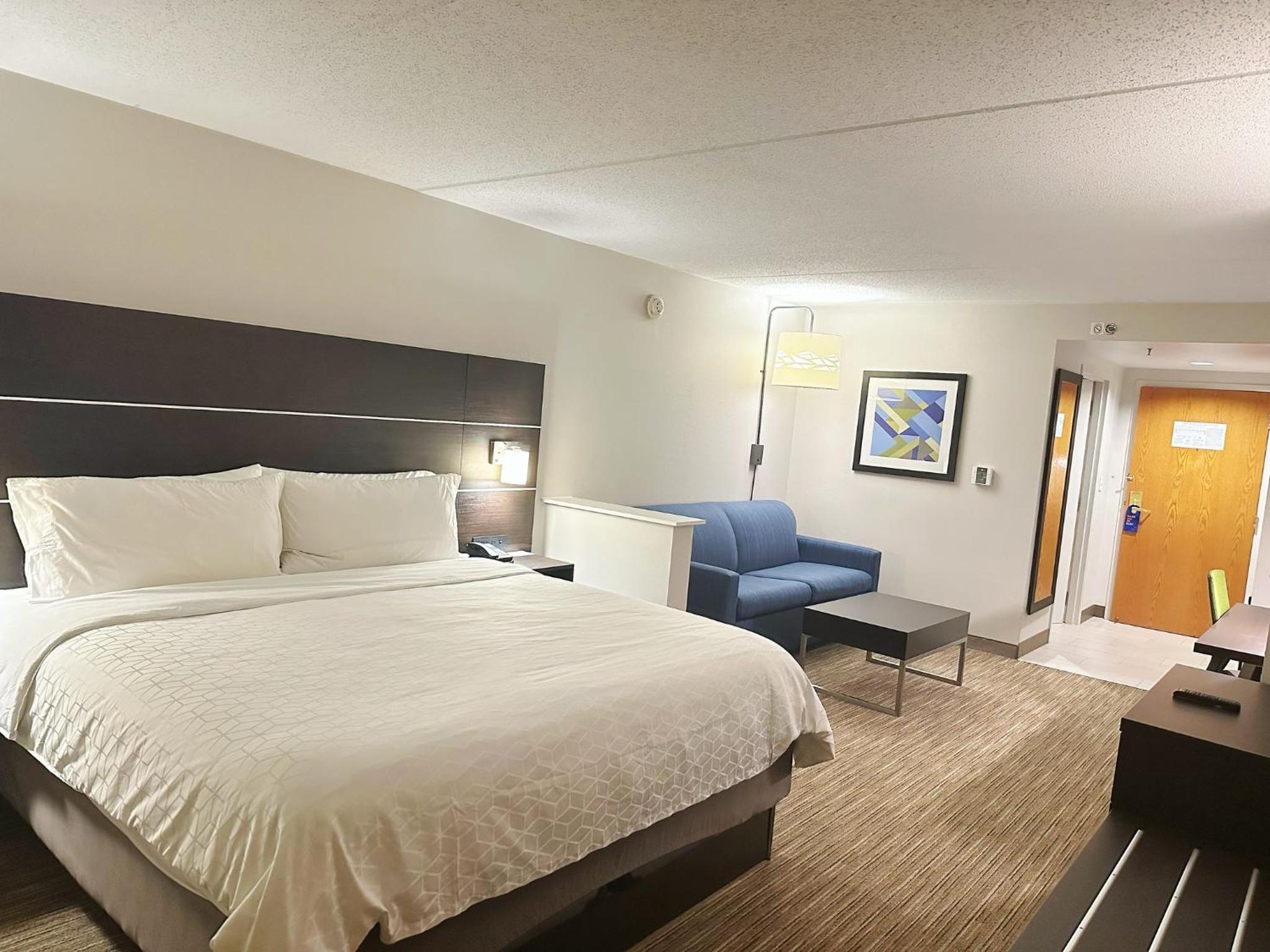 King Suite with Sofa Bed - Photo 2