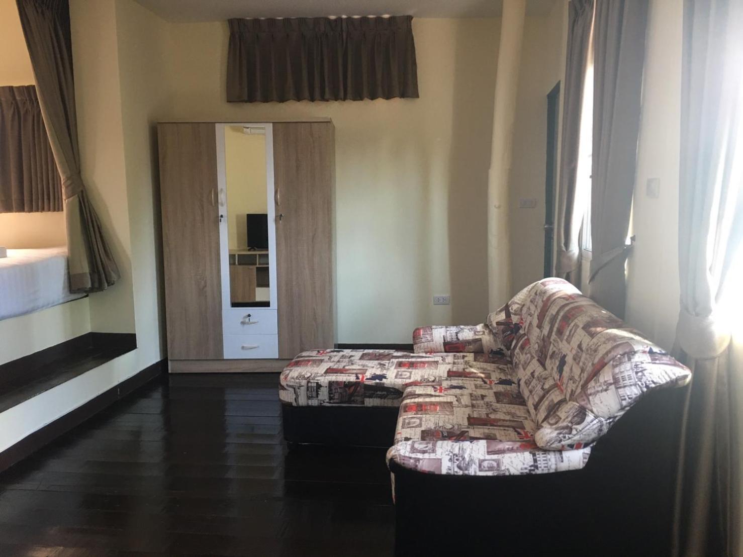 Two-Bedroom House - Photo 17