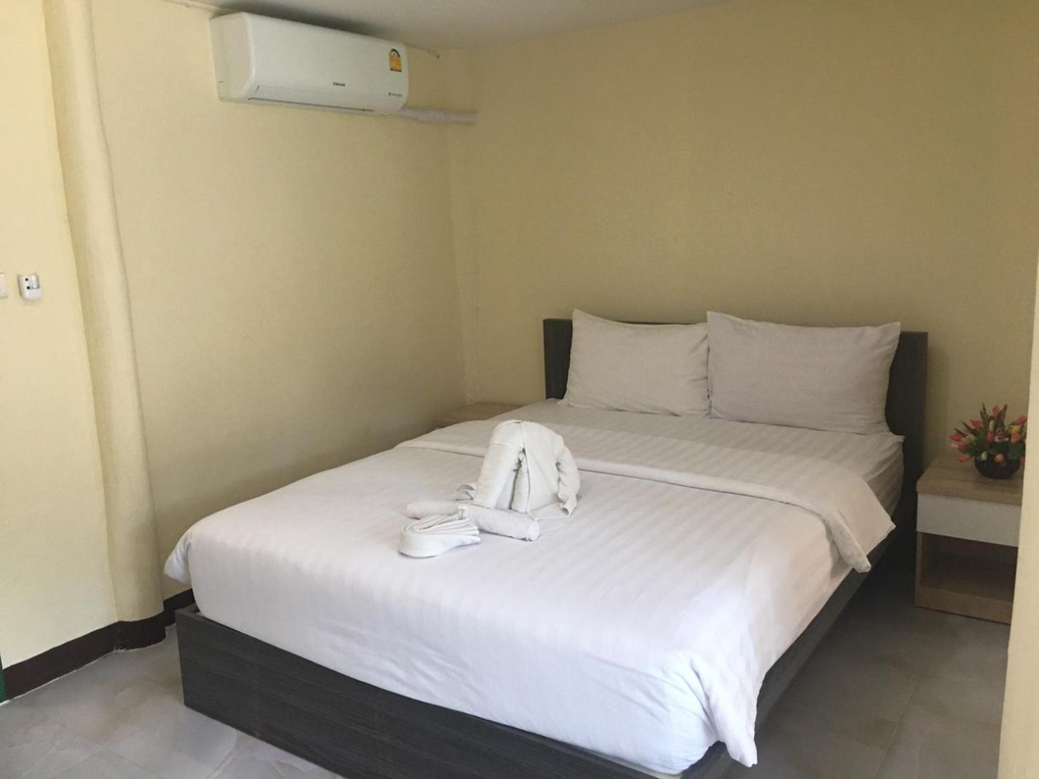Two-Bedroom House - Photo 18