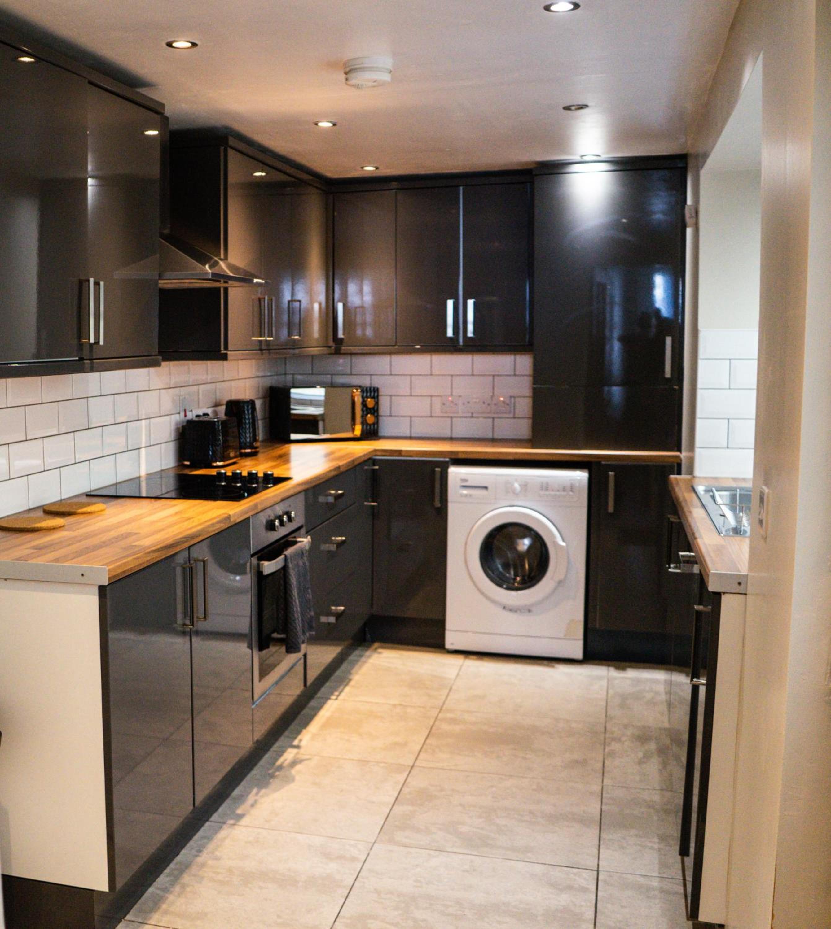 Four-Bedroom House photo 2