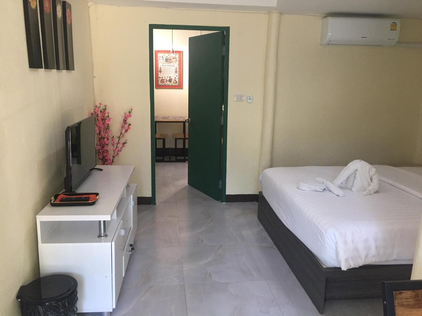 Two-Bedroom House - Photo 25