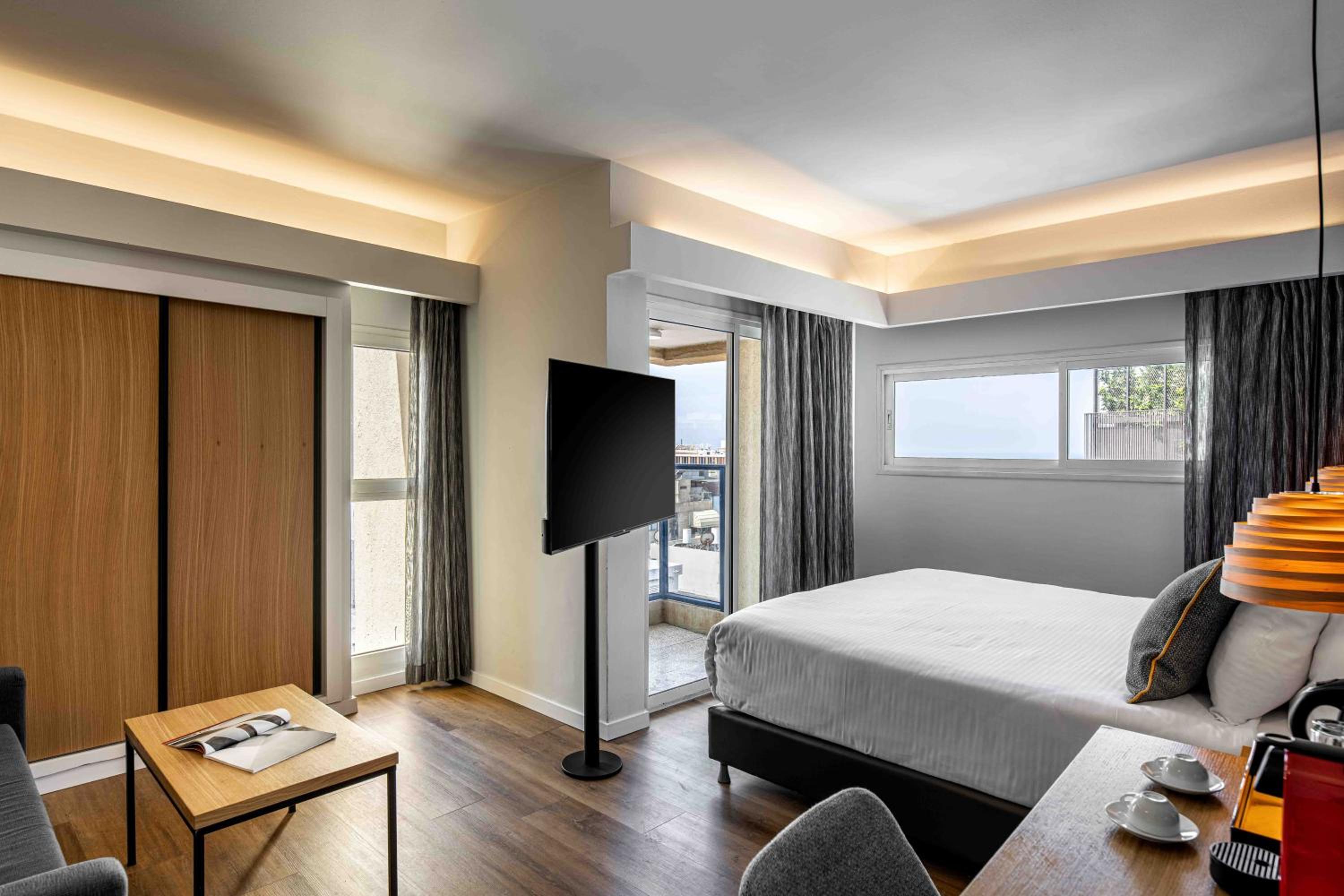 Studio Deluxe with Balcony - Photo 2
