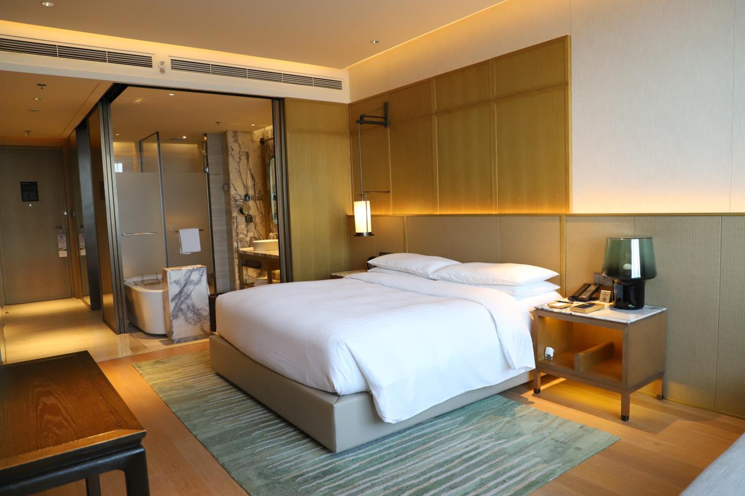 Grand Deluxe King Room photo 3