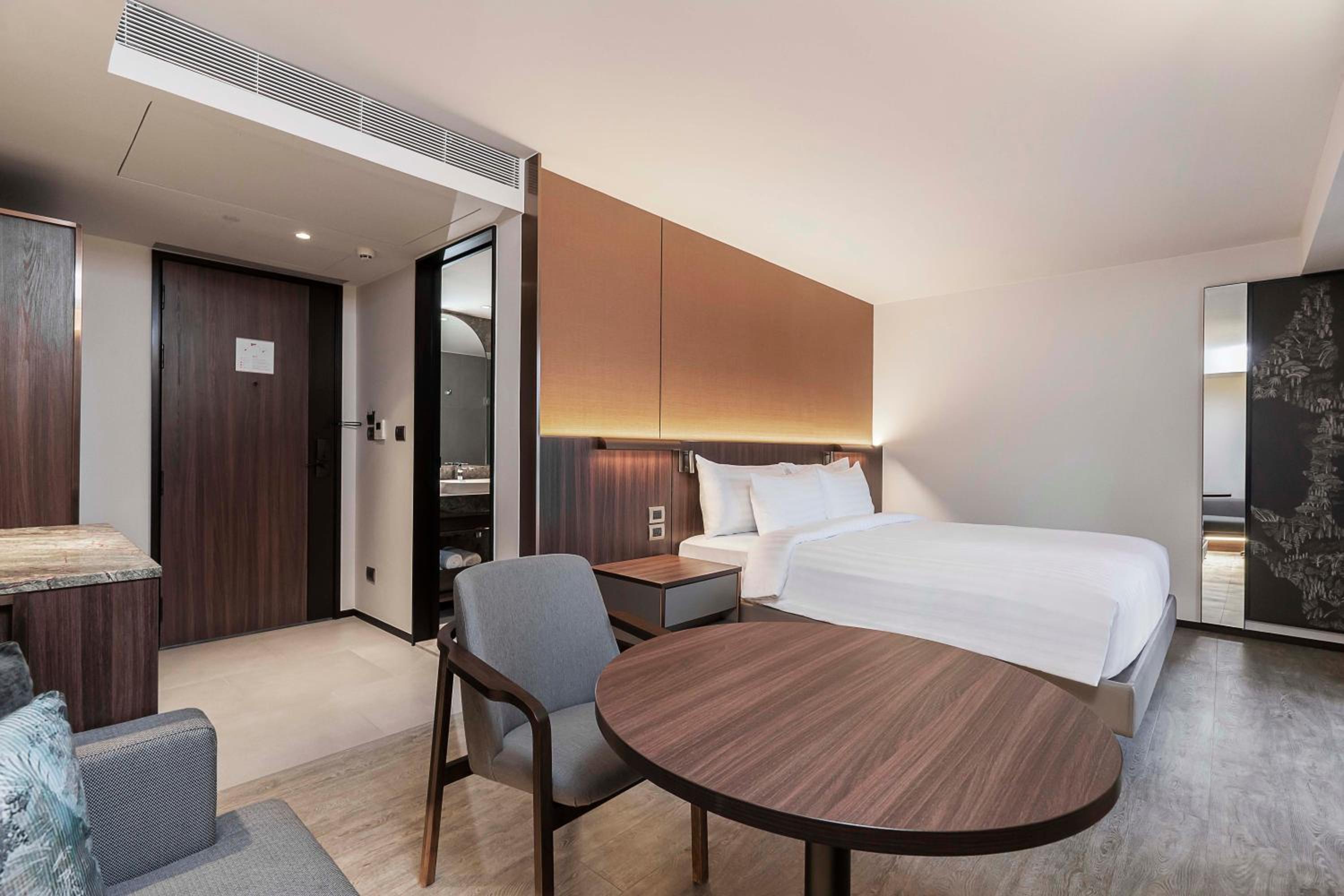 Superior Double Room with City View photo 2