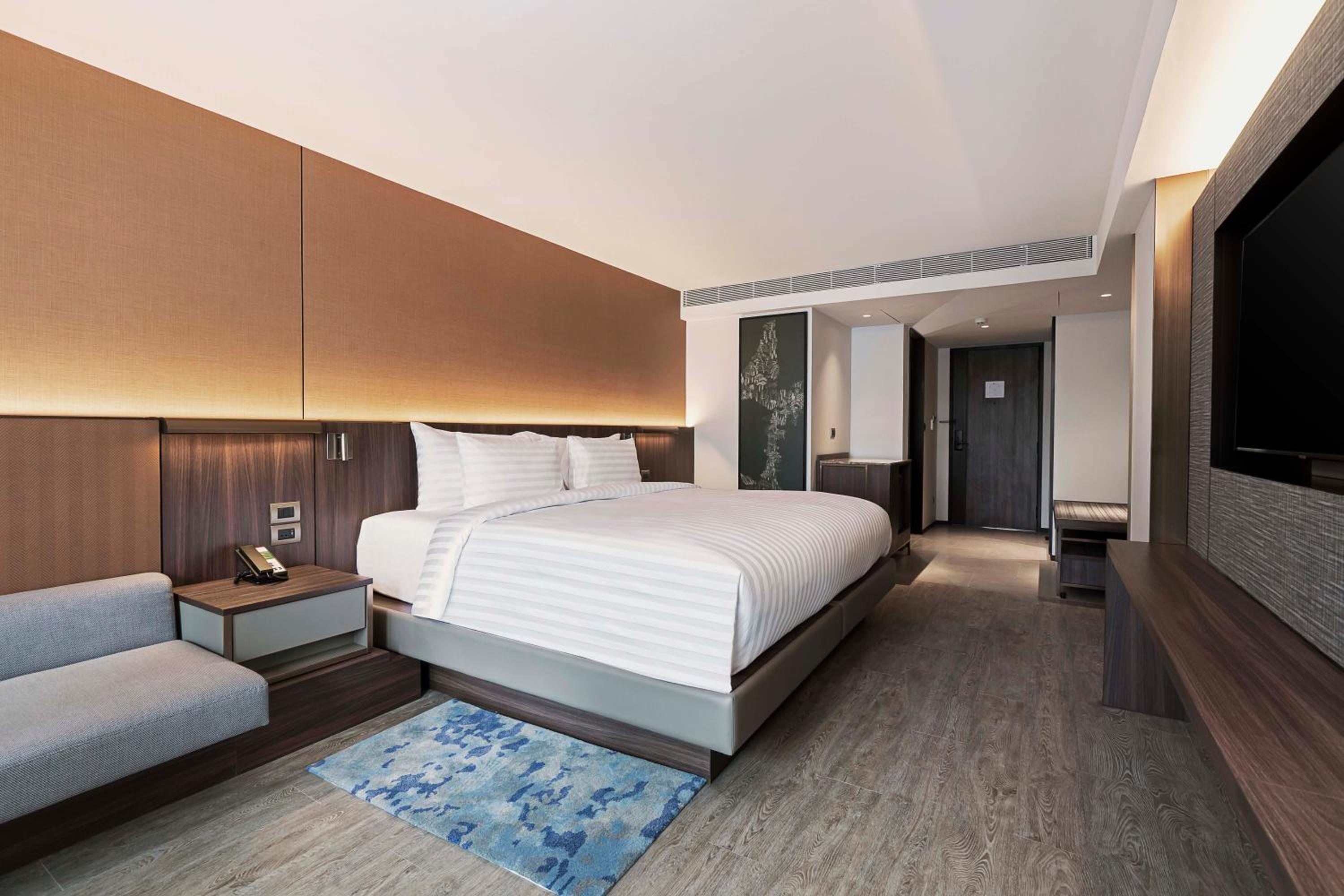 Deluxe Double or Twin Room with City View