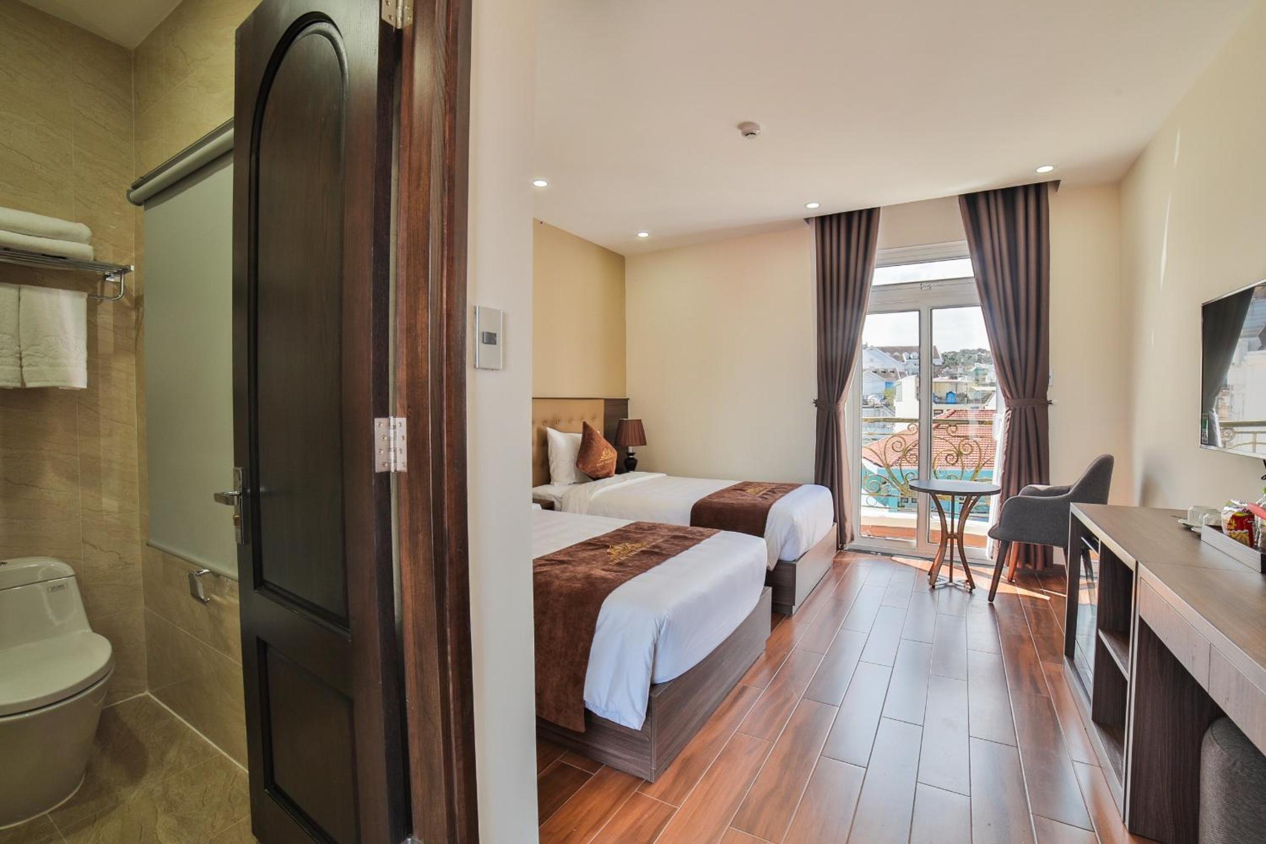 Deluxe Twin Room photo 3