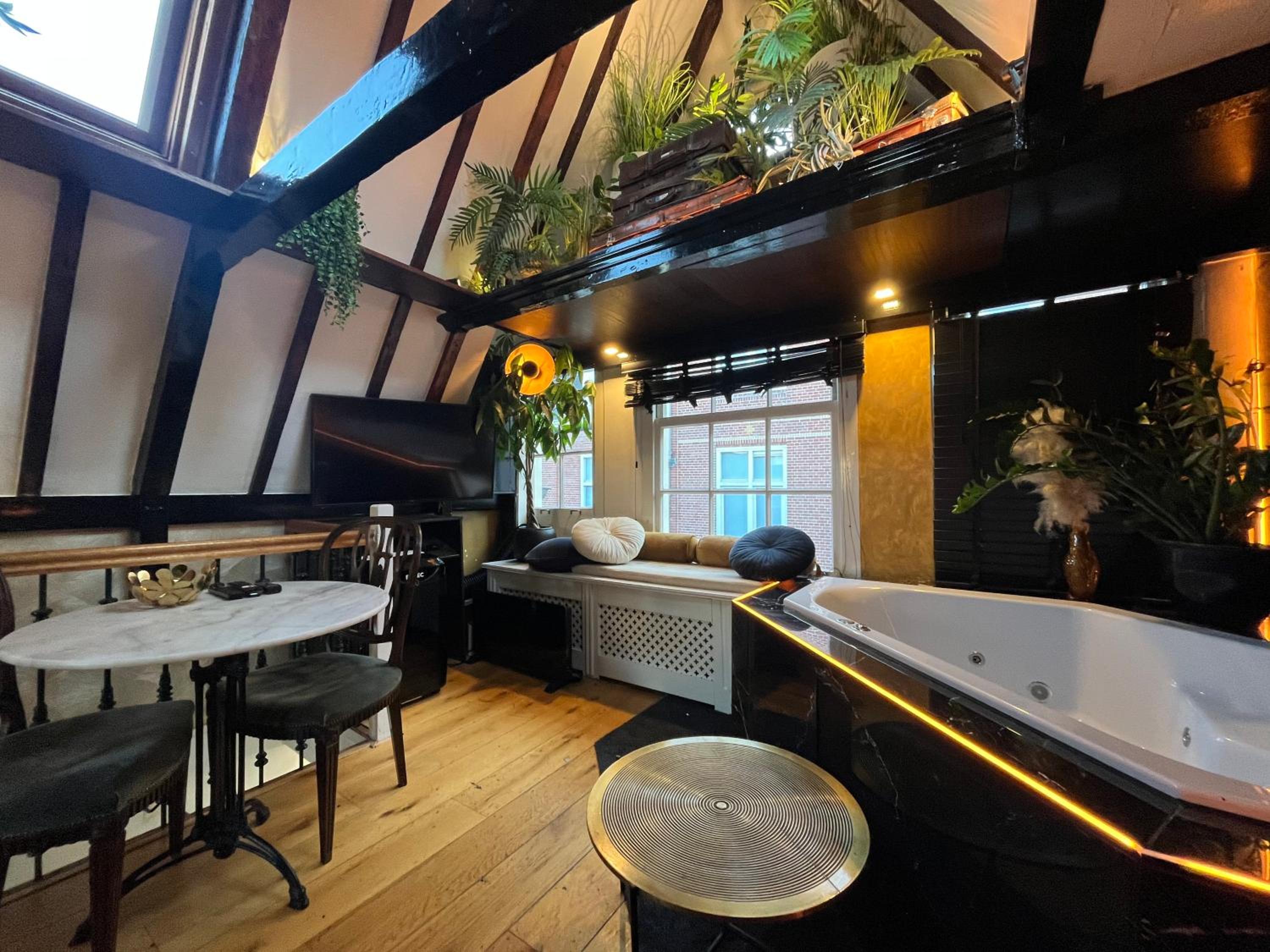King Room with Spa Bath