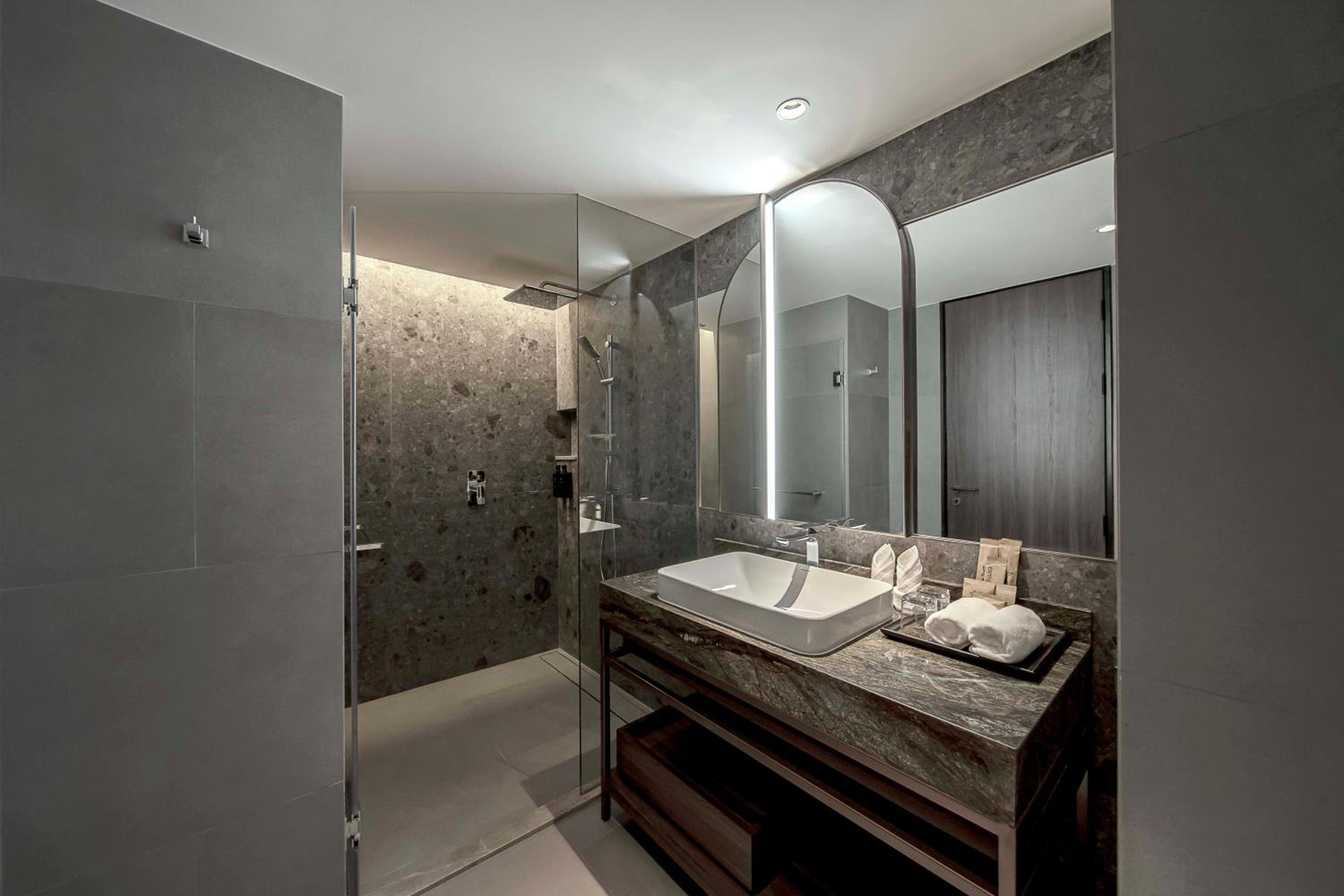 Deluxe Double or Twin Room with Pool View photo 2