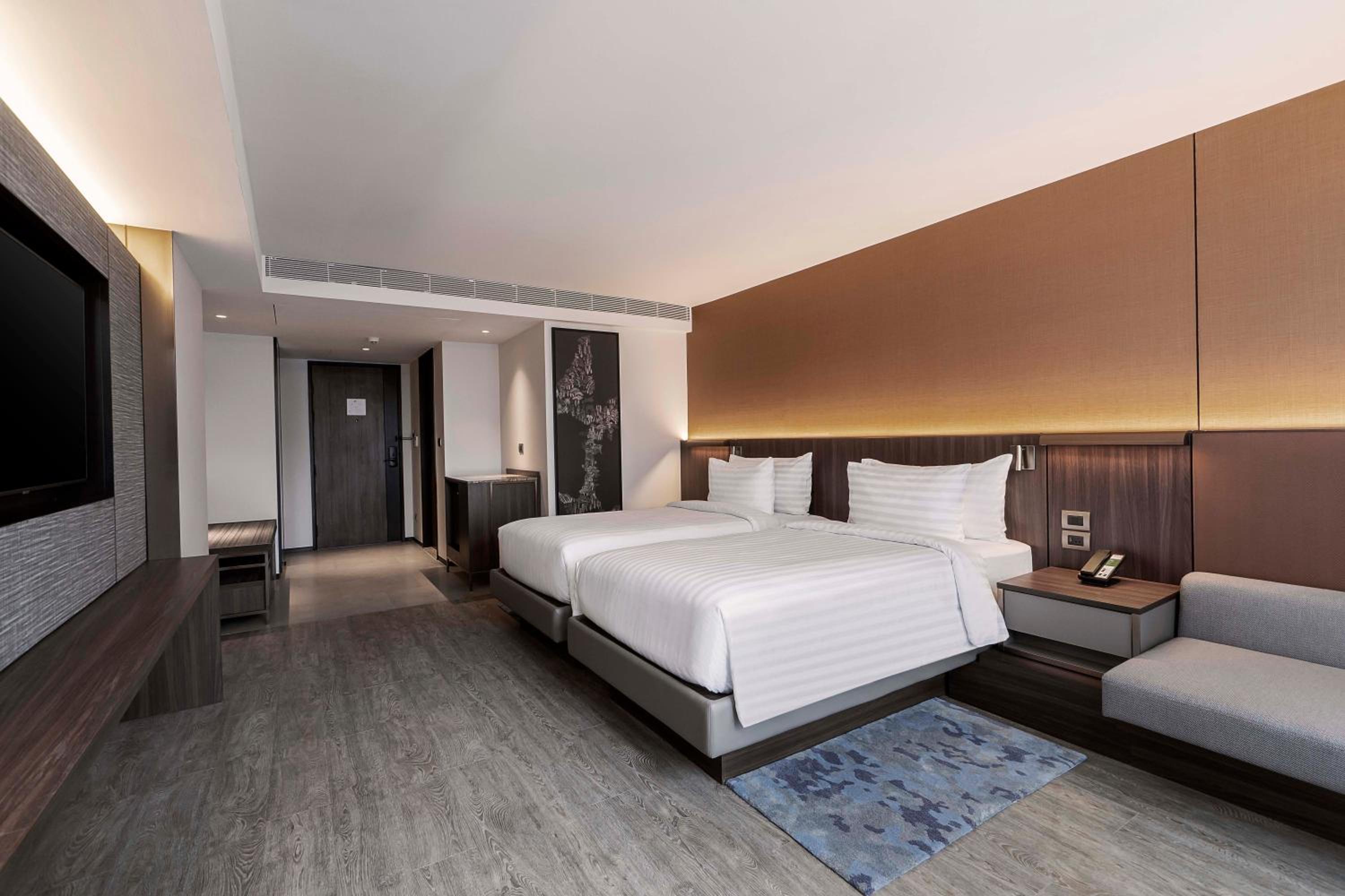 Deluxe Double or Twin Room with Pool View photo 3